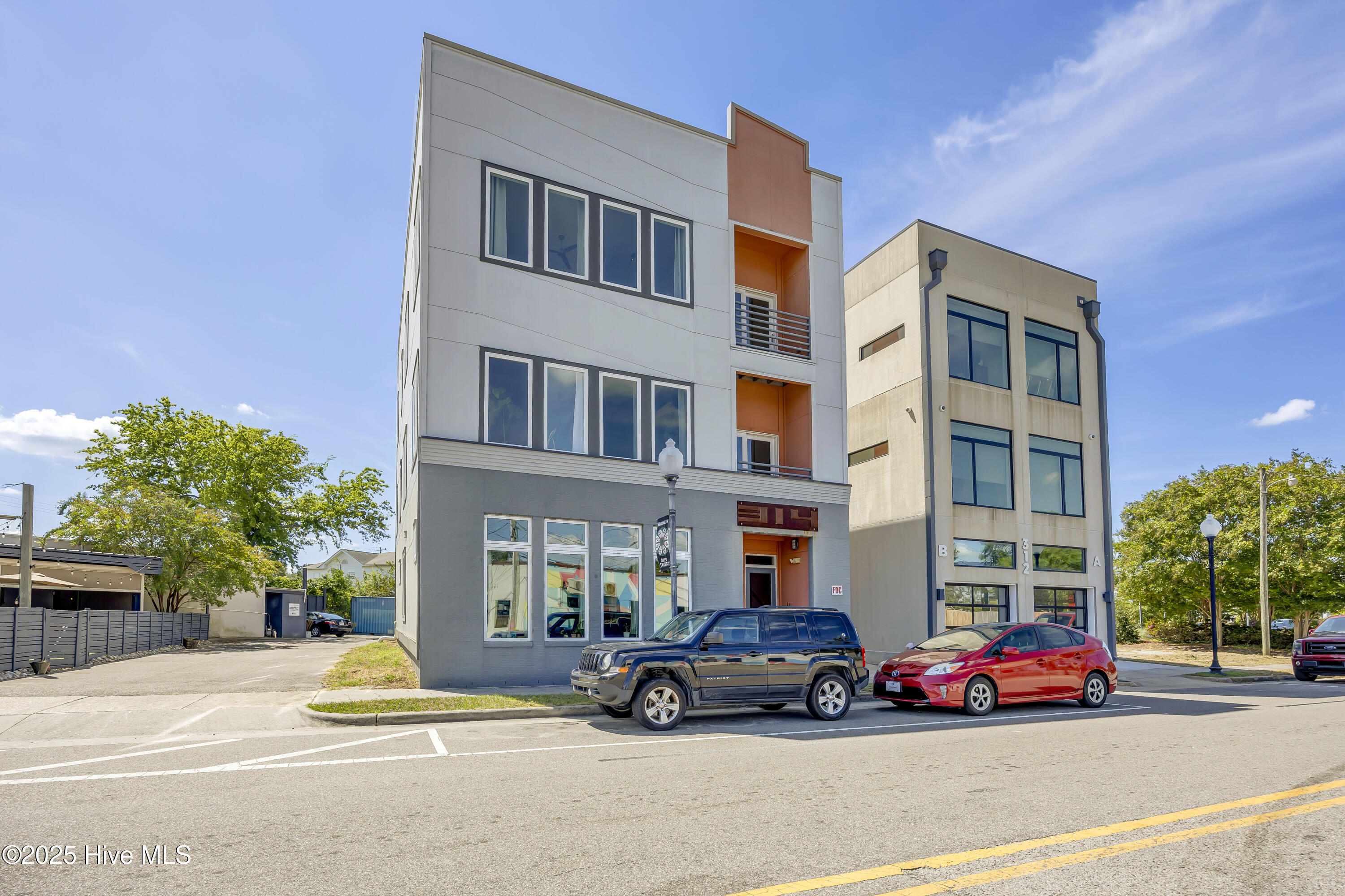 314 Davis Street Unit 301 Property Photo 1