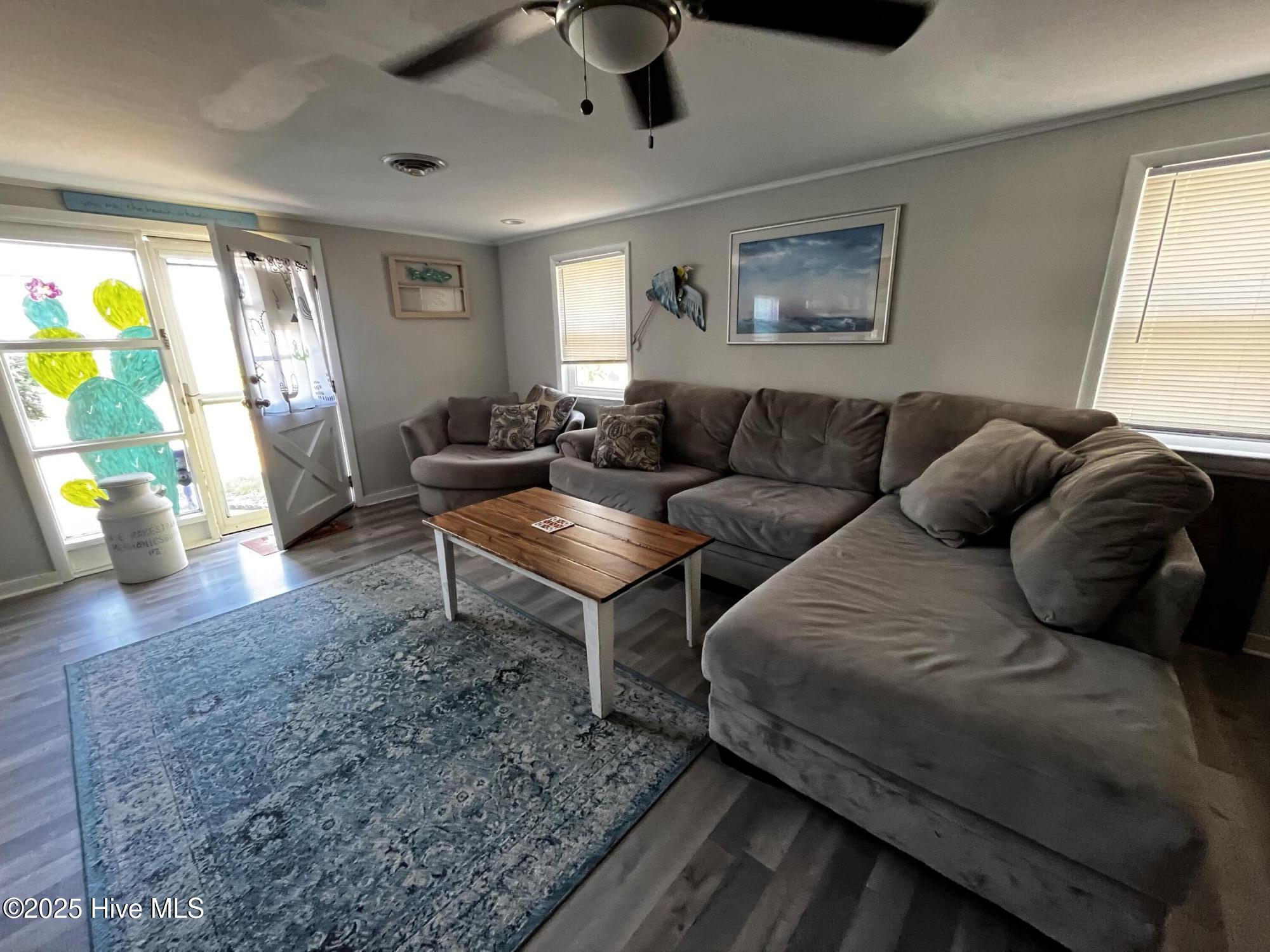 105 W Avalon Drive Property Photo 3