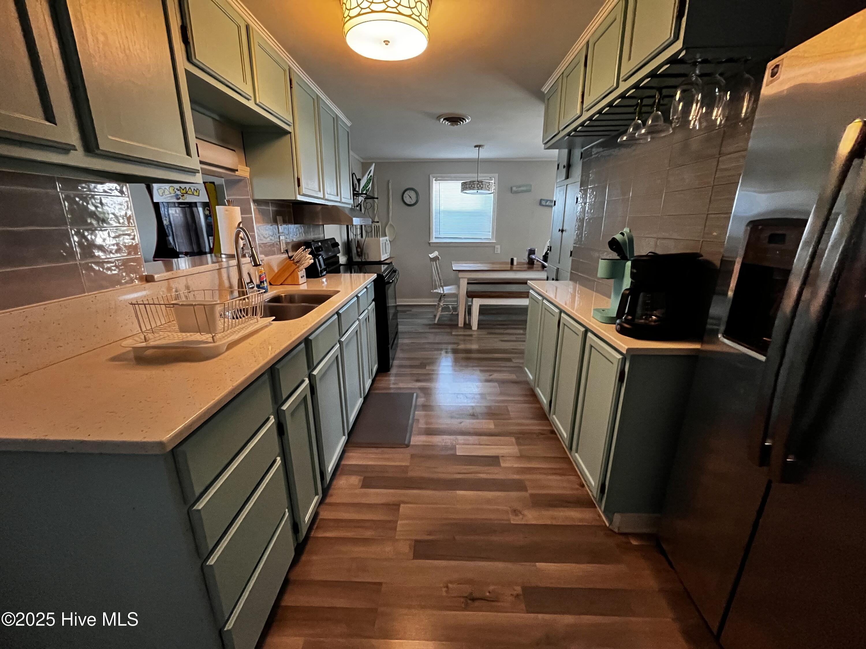 105 W Avalon Drive Property Photo 5