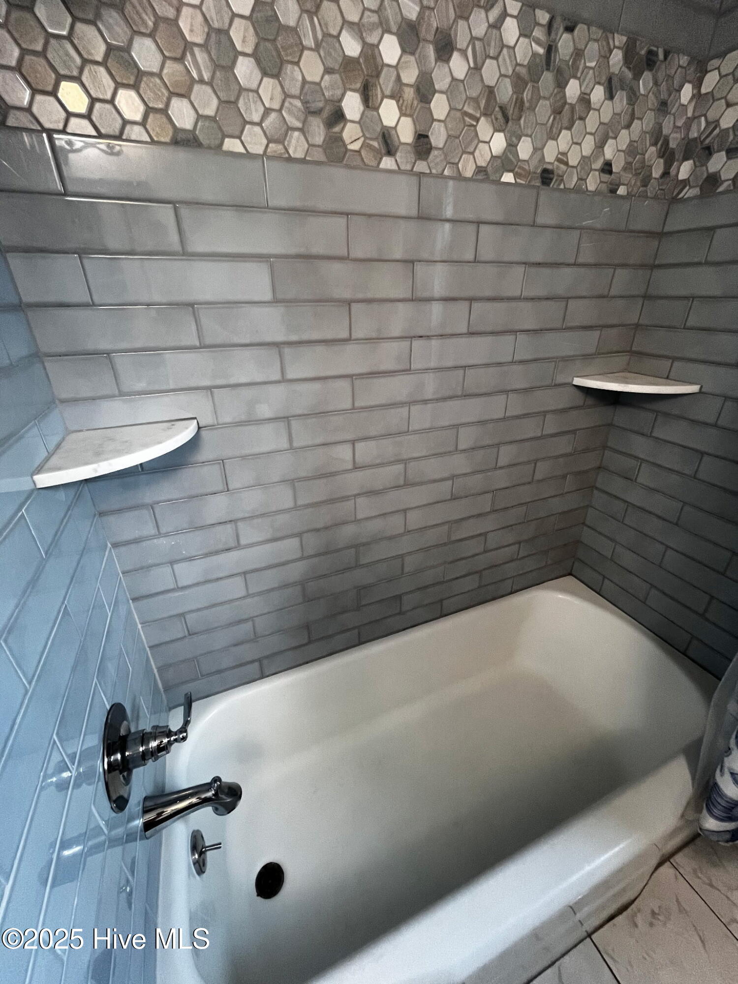 105 W Avalon Drive Property Photo 13