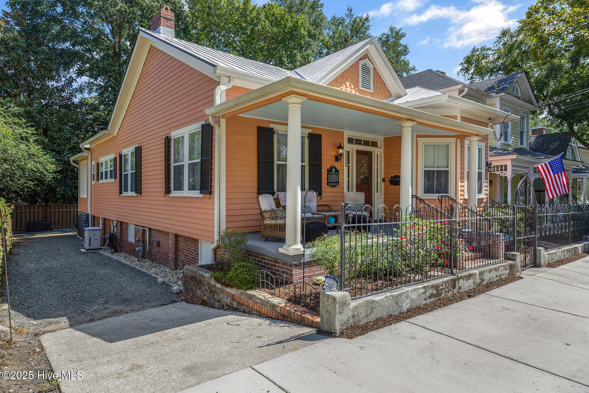 209 S 6th Street Property Photo 1