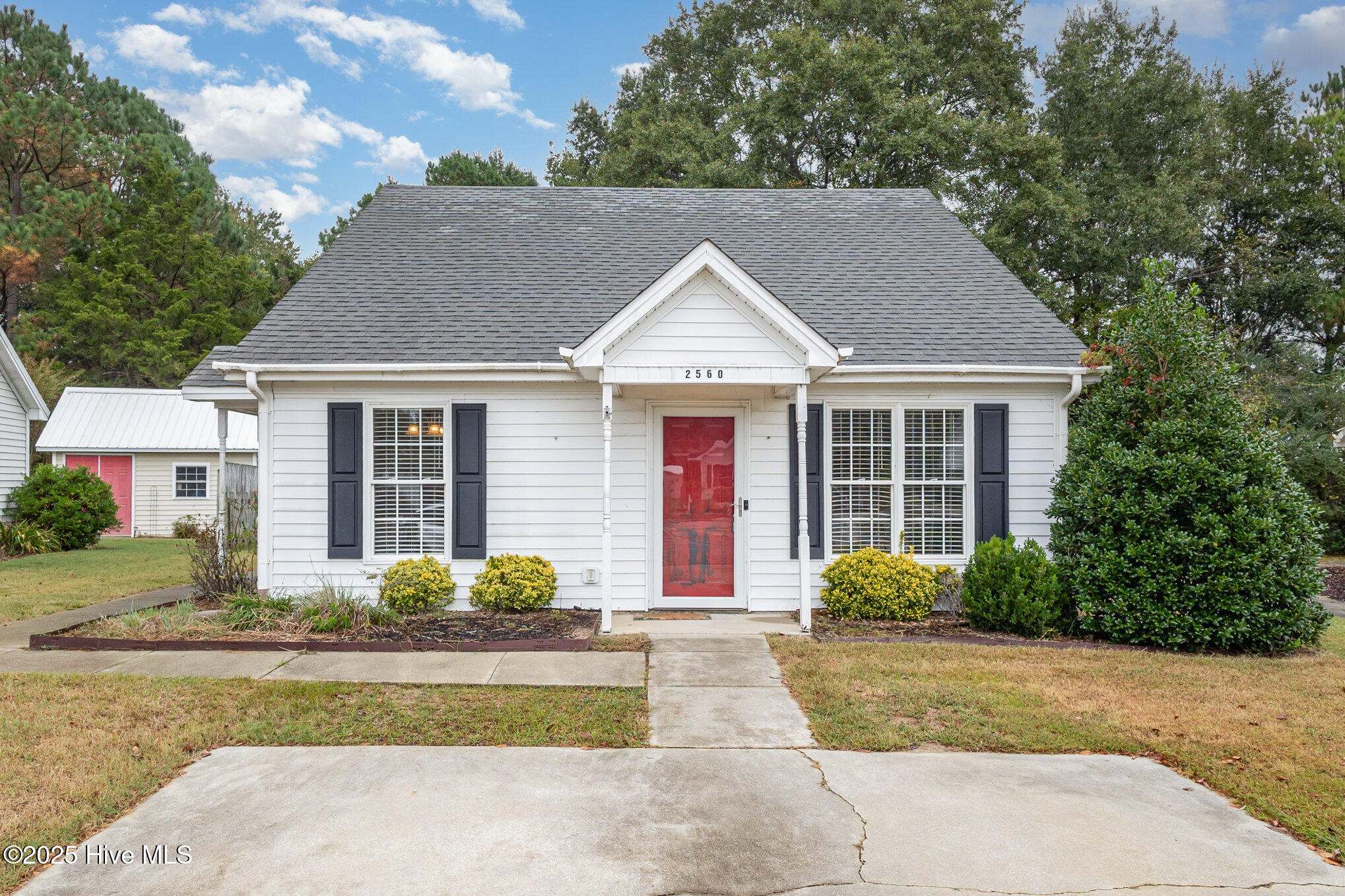 2560 Pond Drive Property Photo 1