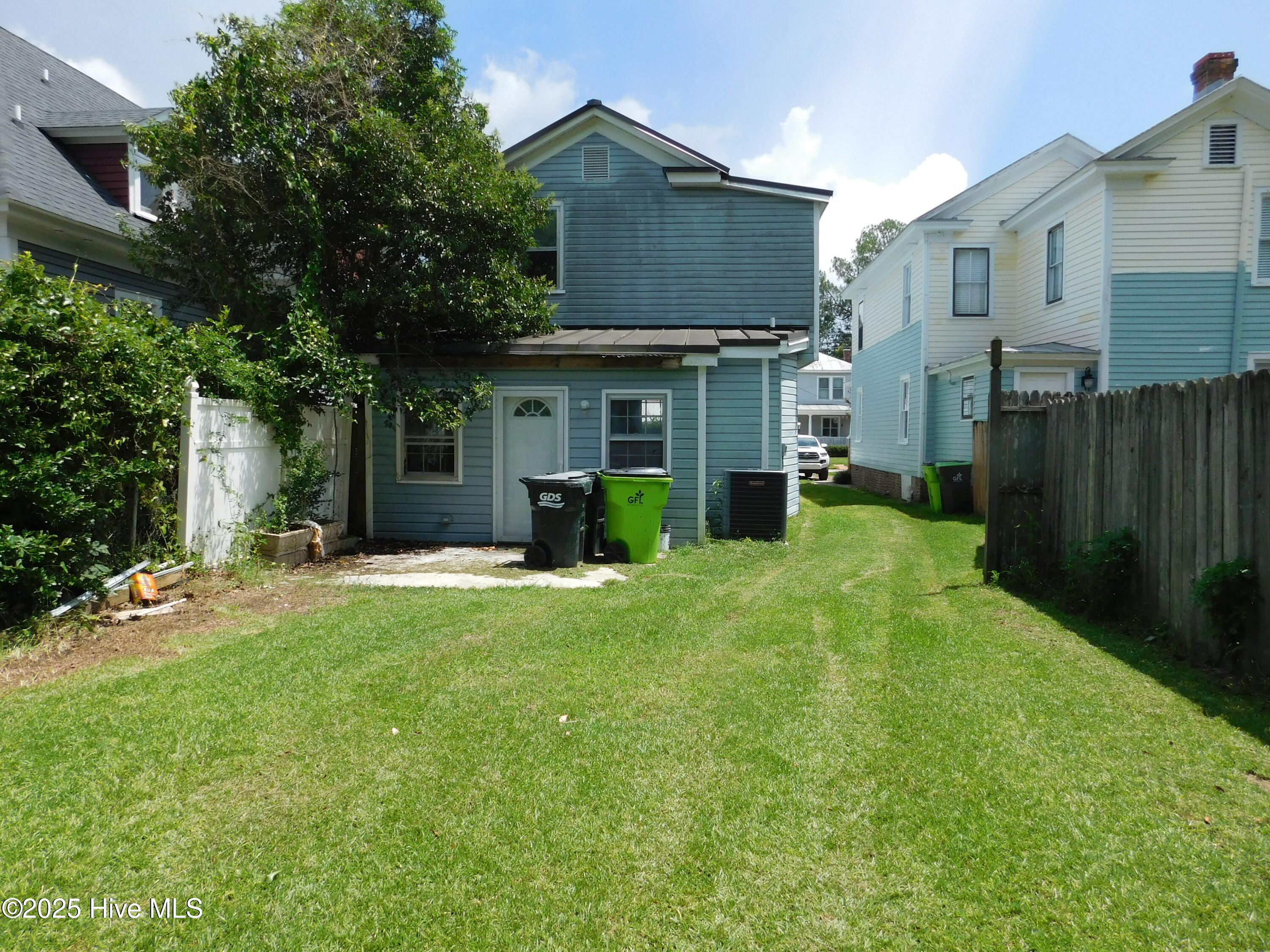 304 Avenue A Property Photo 7