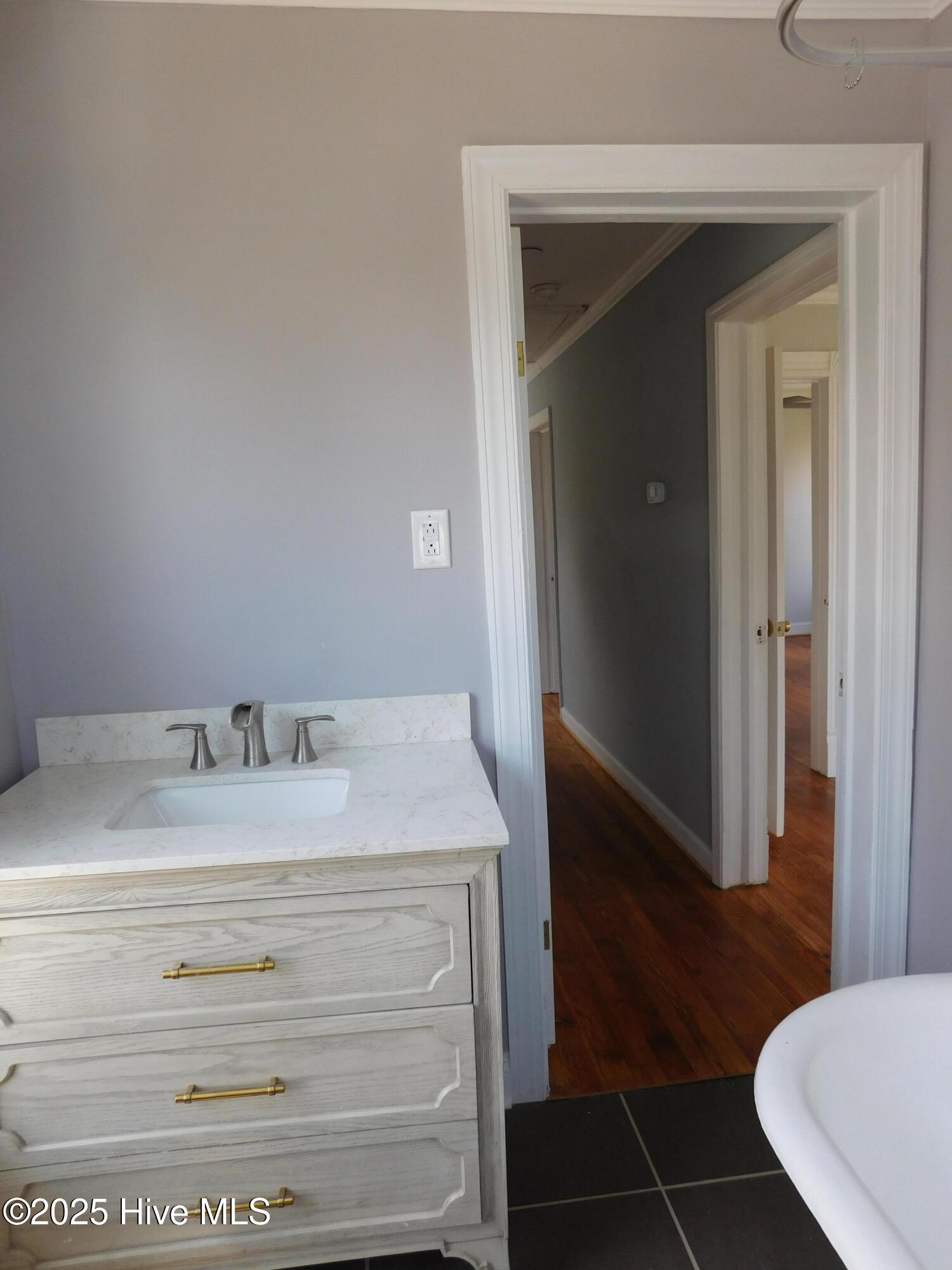 304 Avenue A Property Photo 11