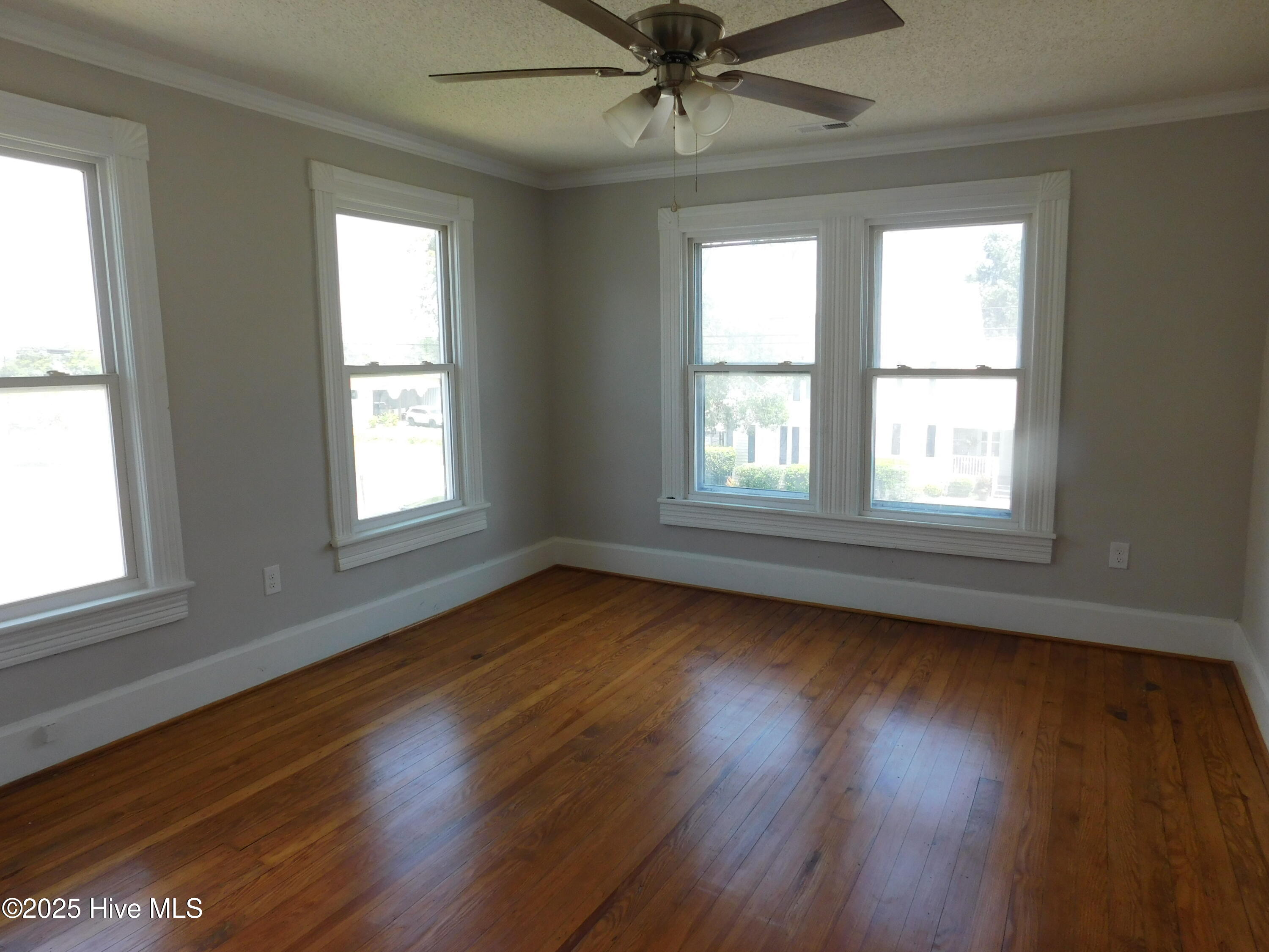 304 Avenue A Property Photo 14