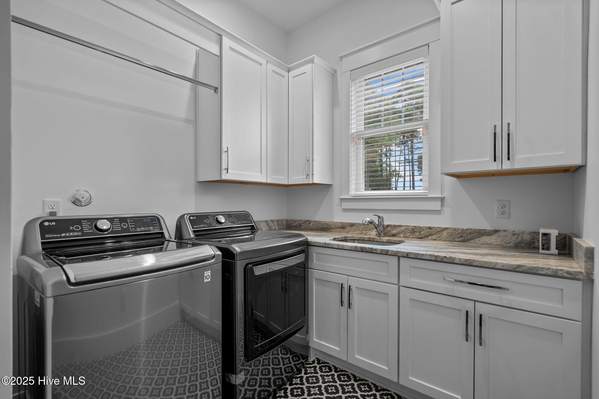 314 E Rolling Meadows Road Property Photo 45