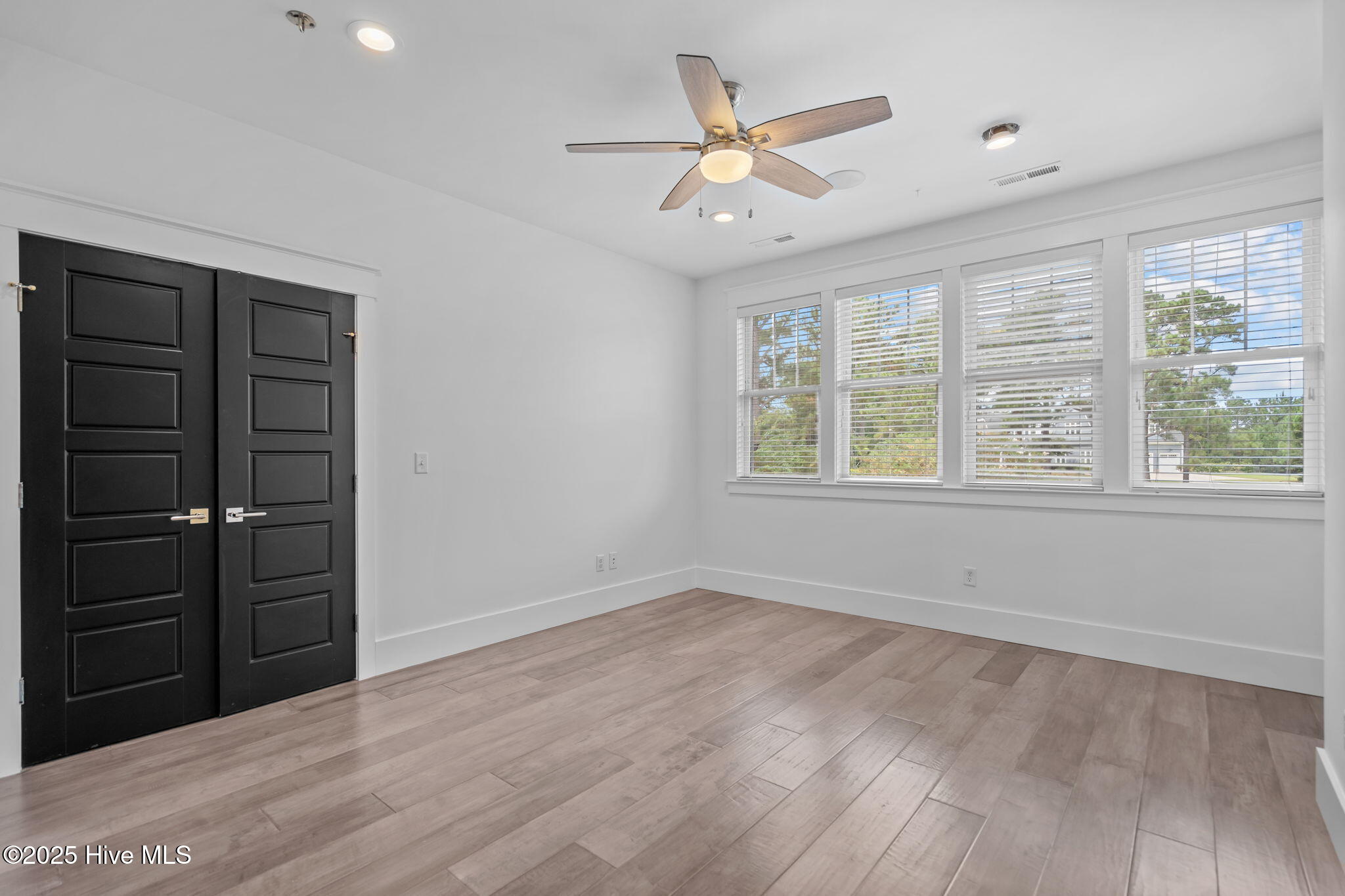 314 E Rolling Meadows Road Property Photo 59