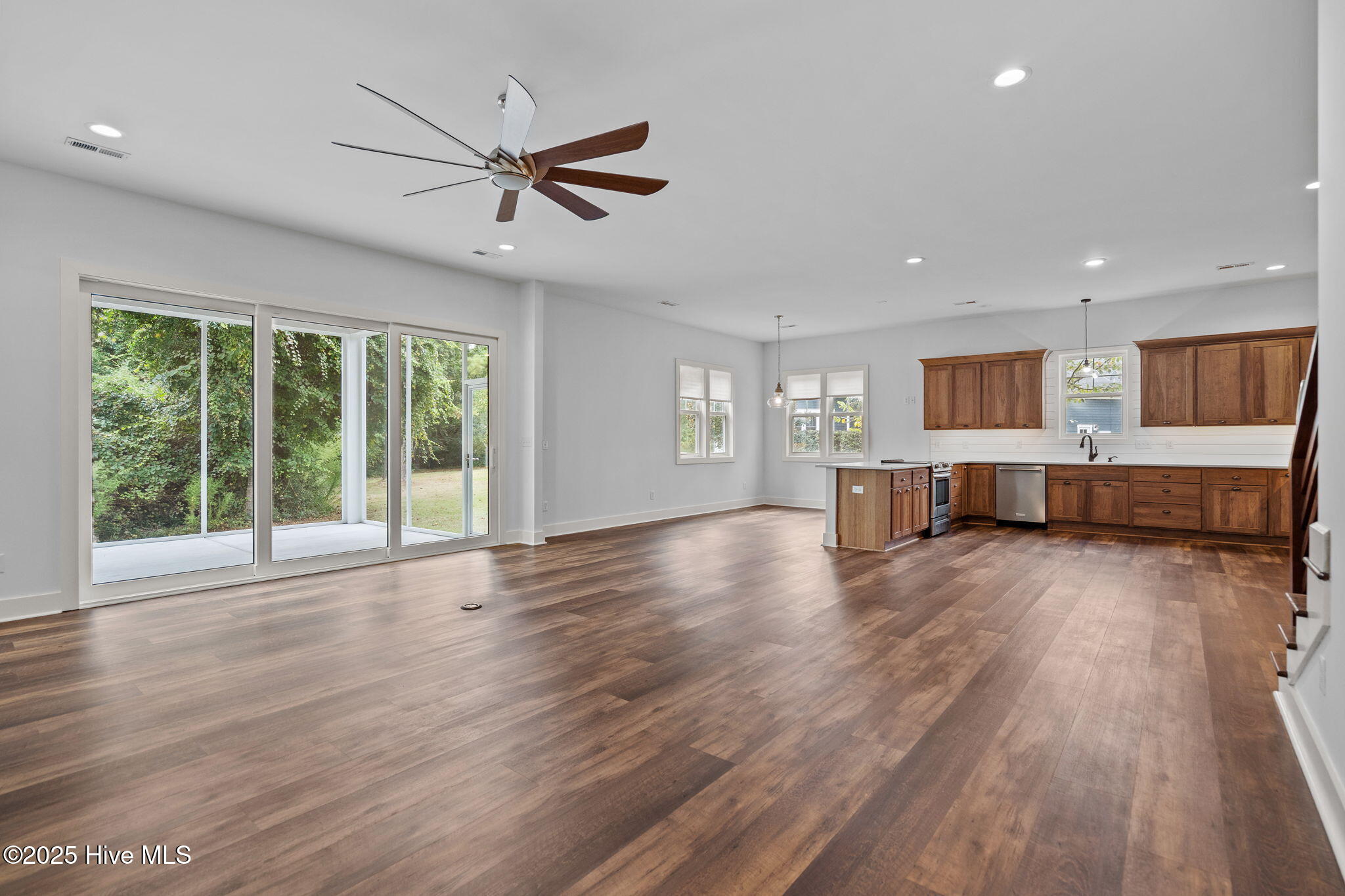 314 E Rolling Meadows Road Property Photo 105