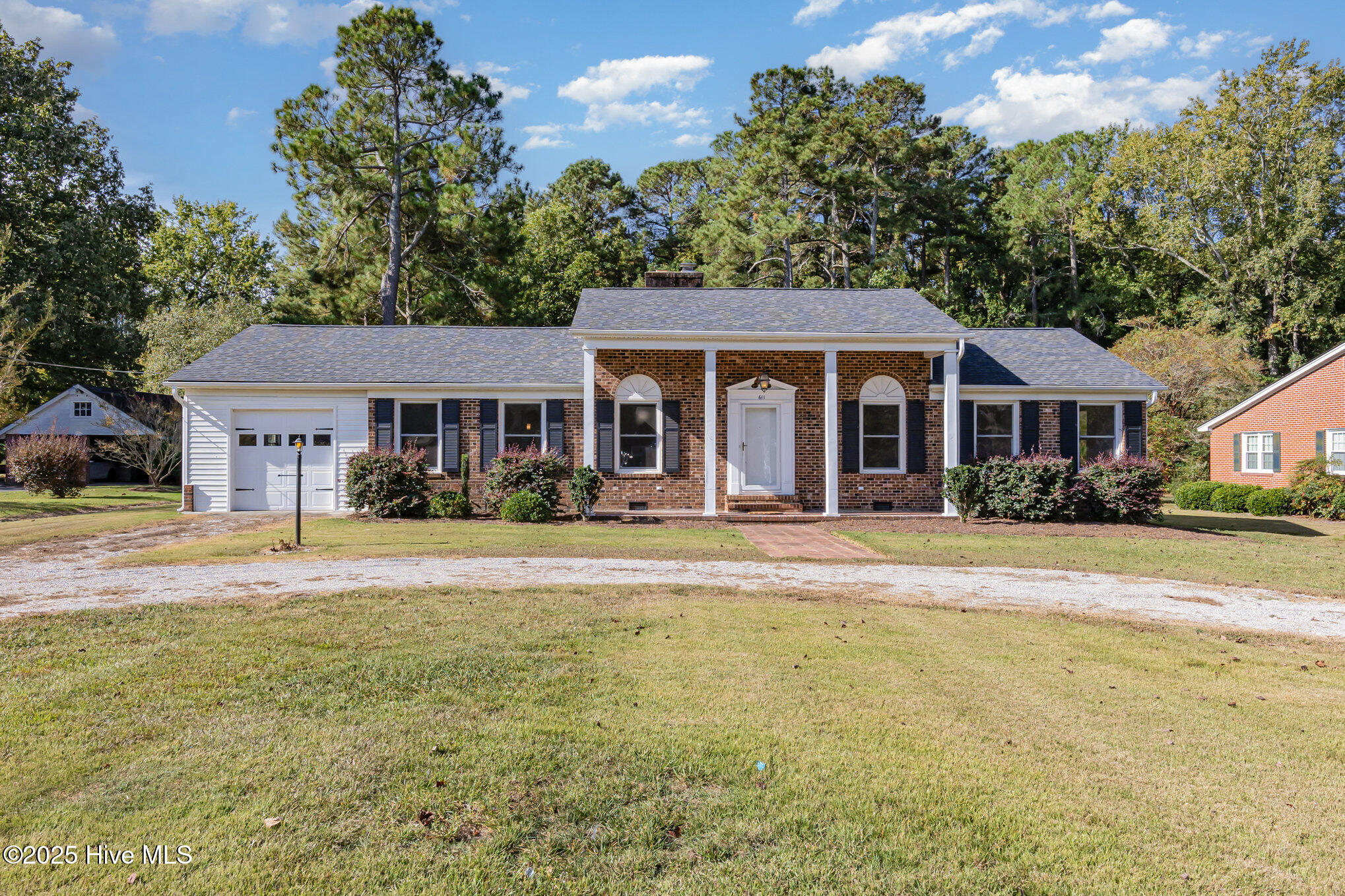 611 E 2nd Street Property Photo 1