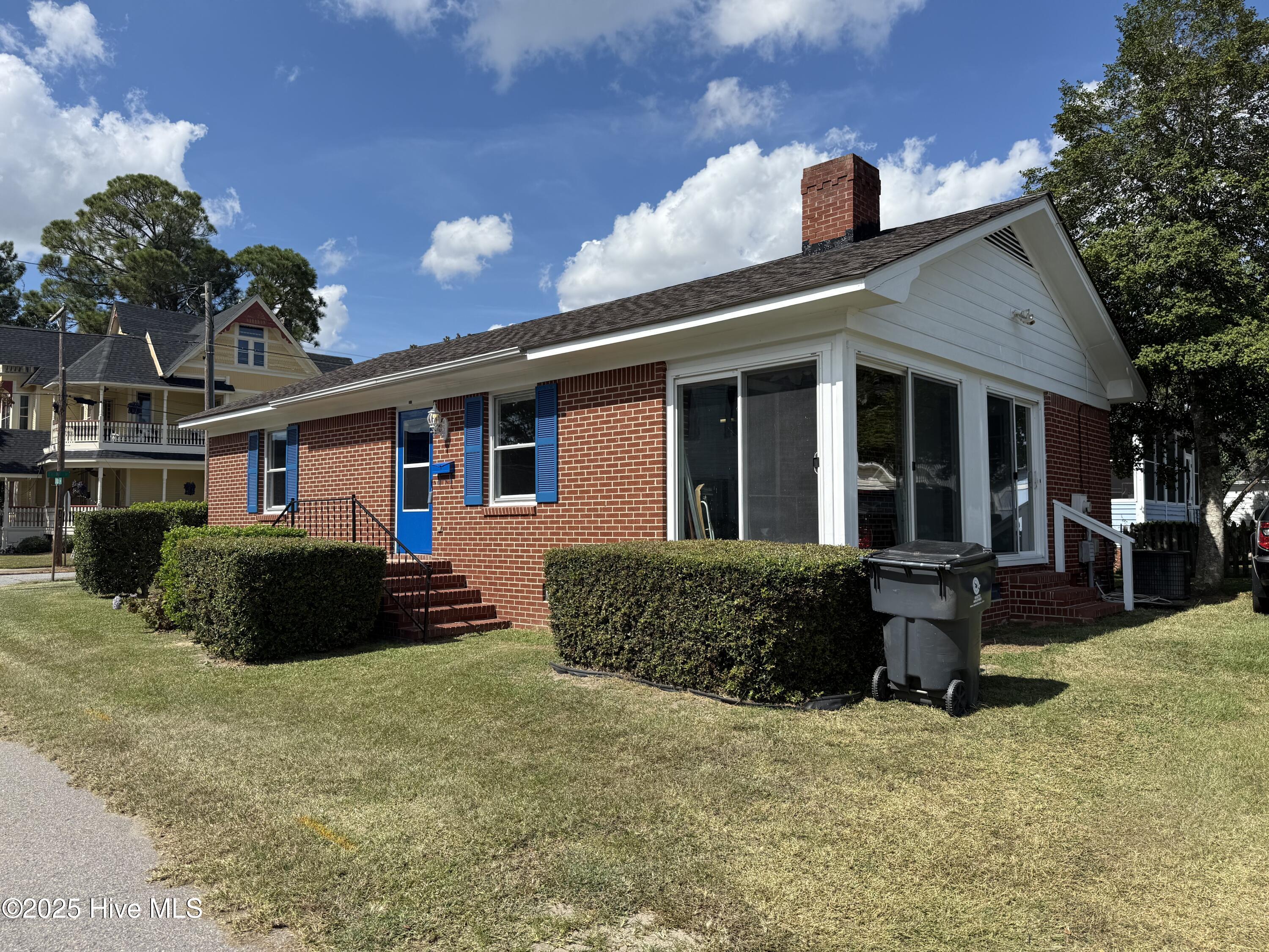 203 E Grubb Street Property Photo 1