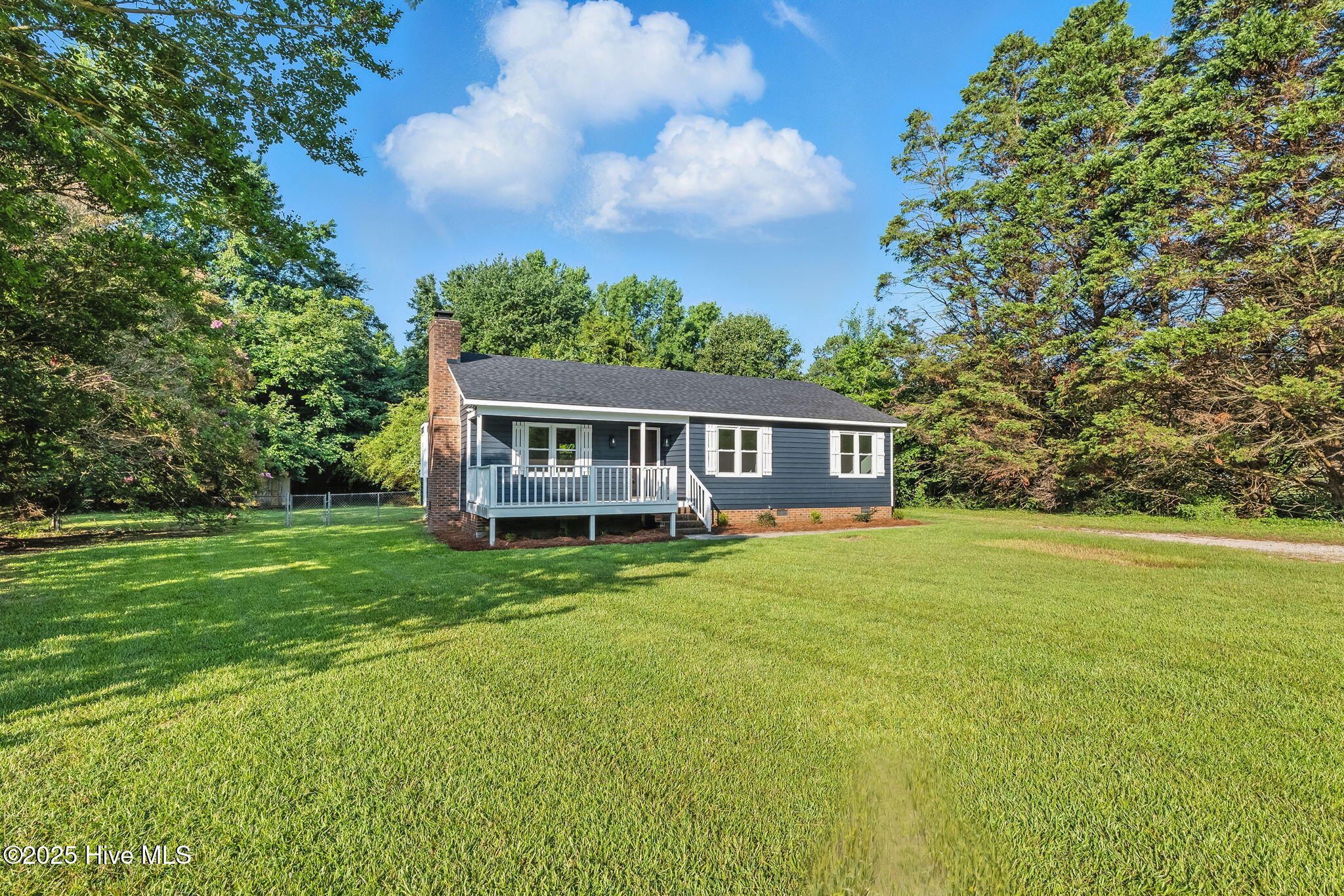 104 S Nikol Way Property Photo 1