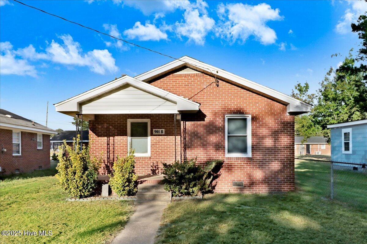 901 E 4th Street Property Photo 1