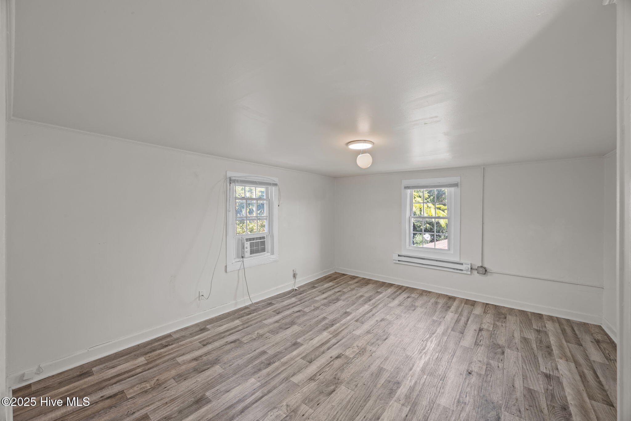 916 Cedar Street Property Photo 4