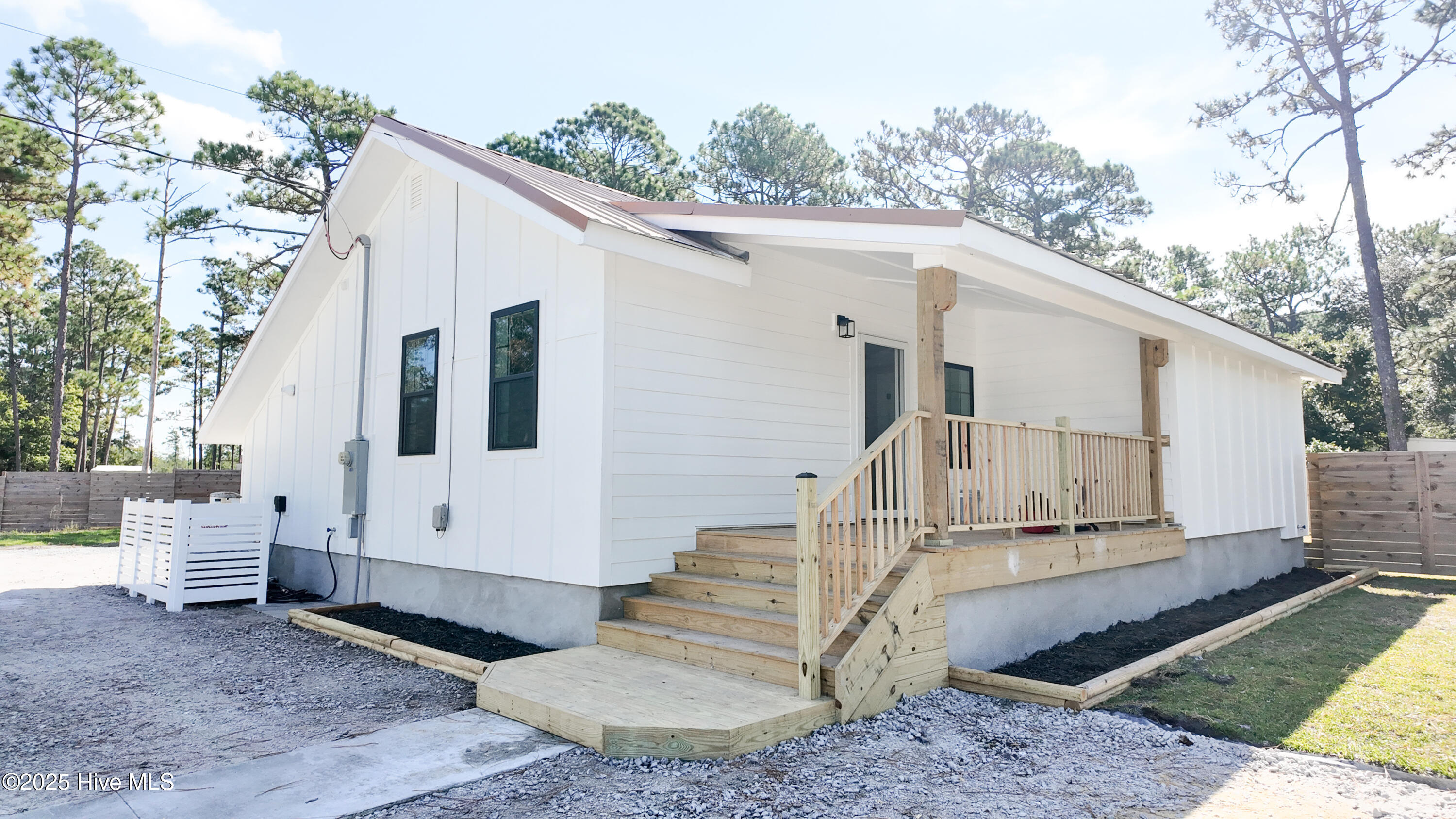 639 E Chatham Street Property Photo 1