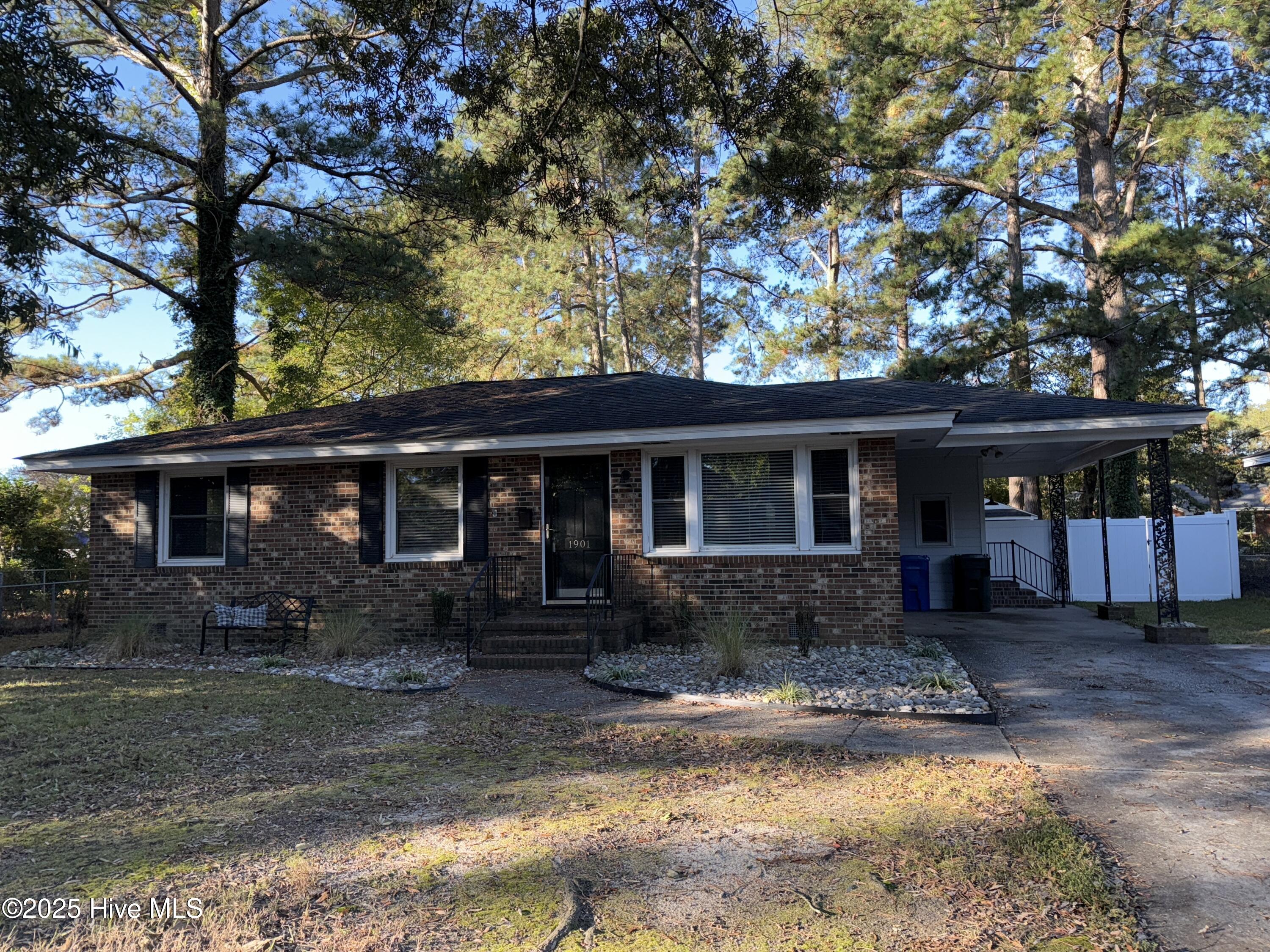 1901 Anderson Street Property Photo 1