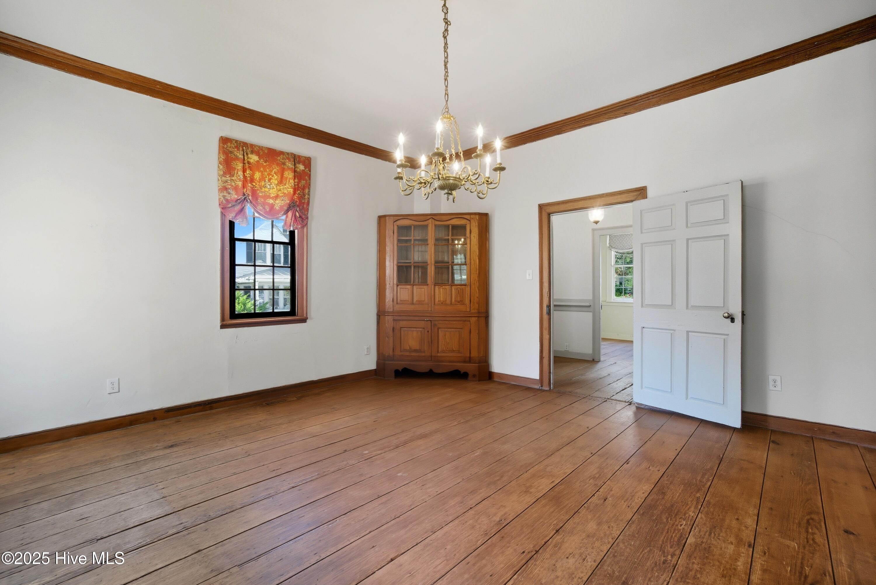 206 W Eden Street Property Photo 6