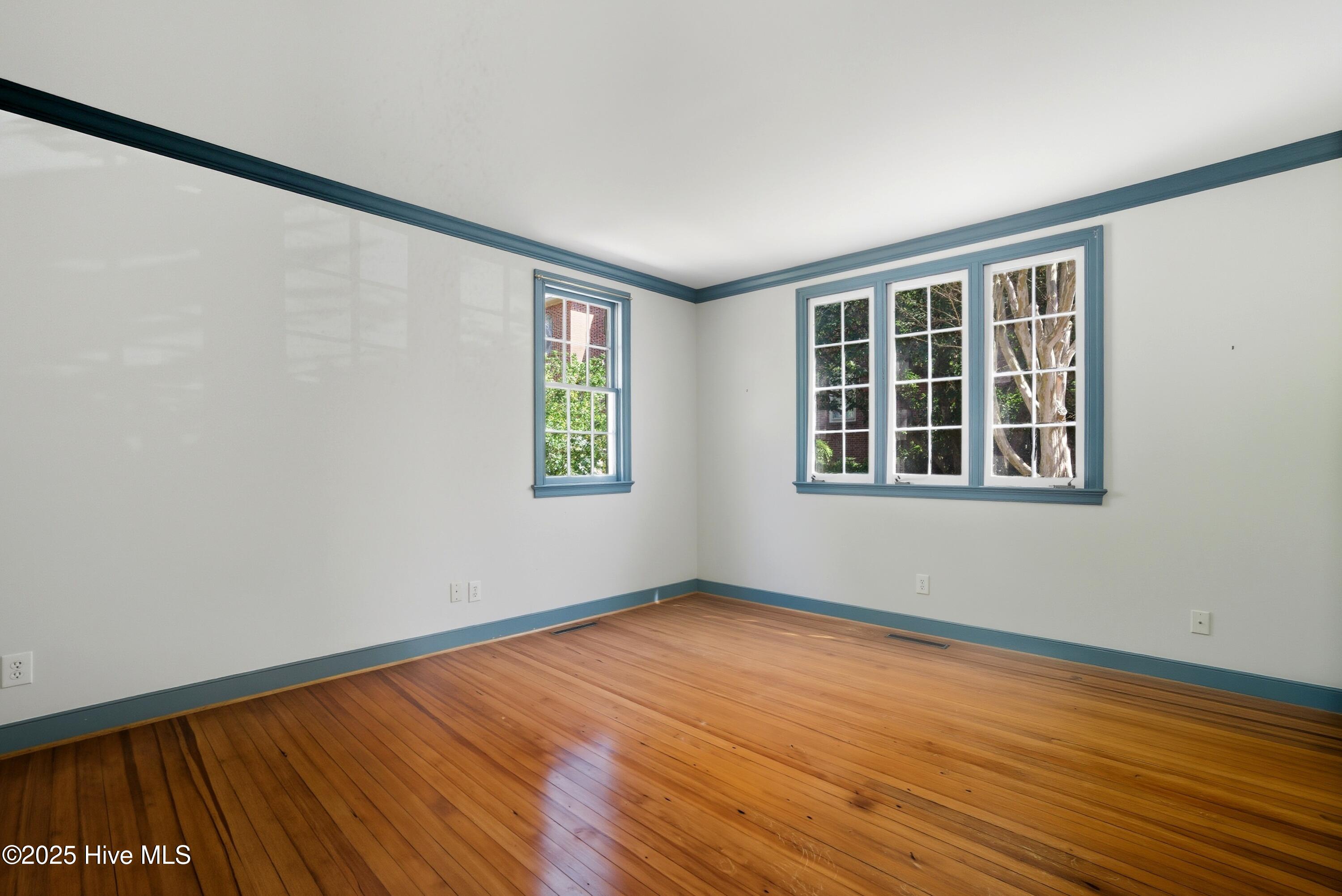 206 W Eden Street Property Photo 18