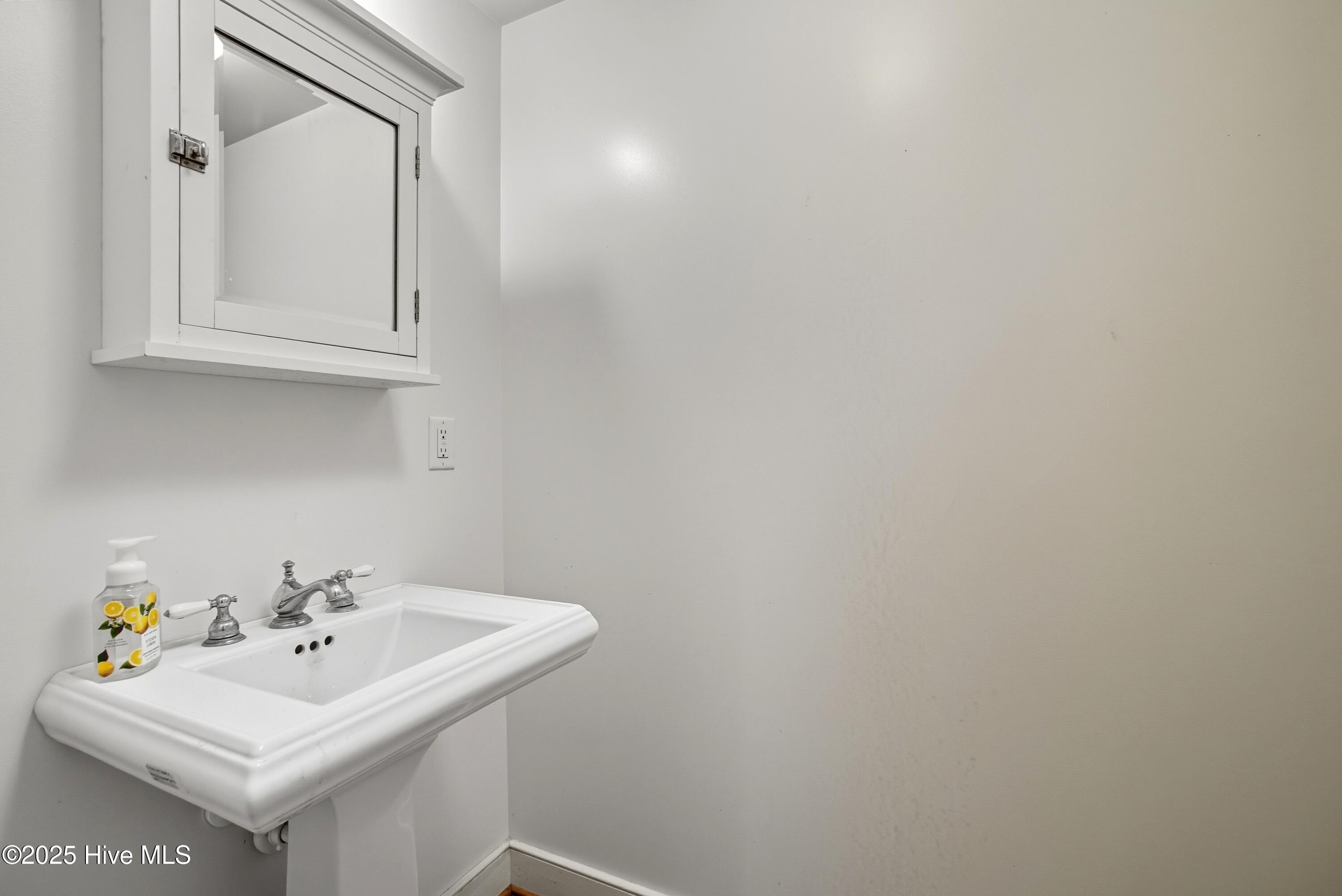 206 W Eden Street Property Photo 25
