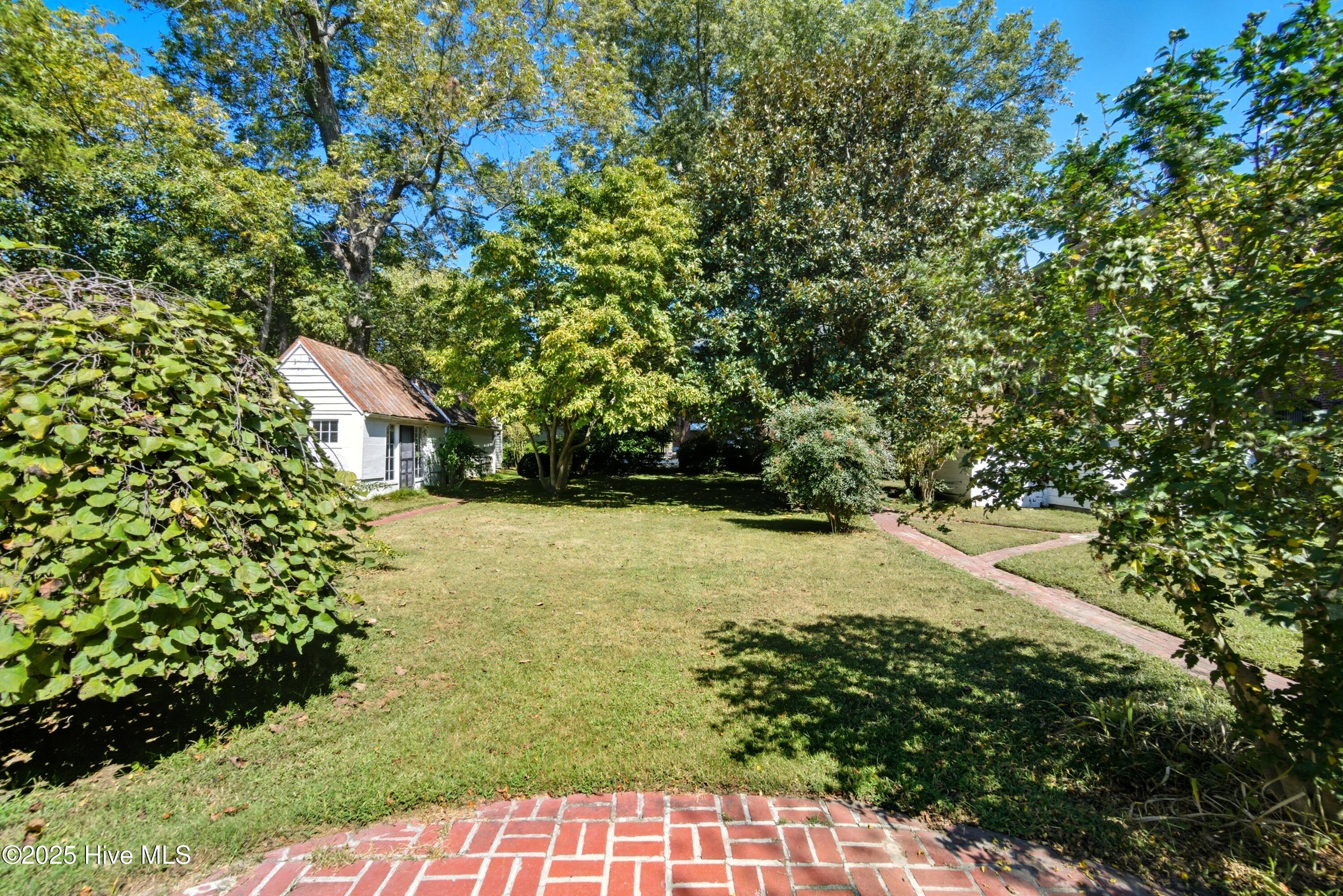 206 W Eden Street Property Photo 42
