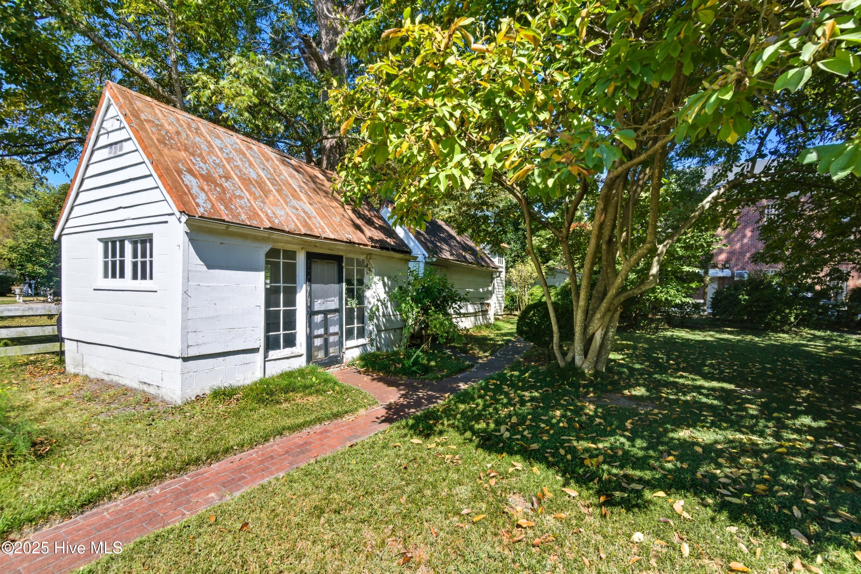 206 W Eden Street Property Photo 44