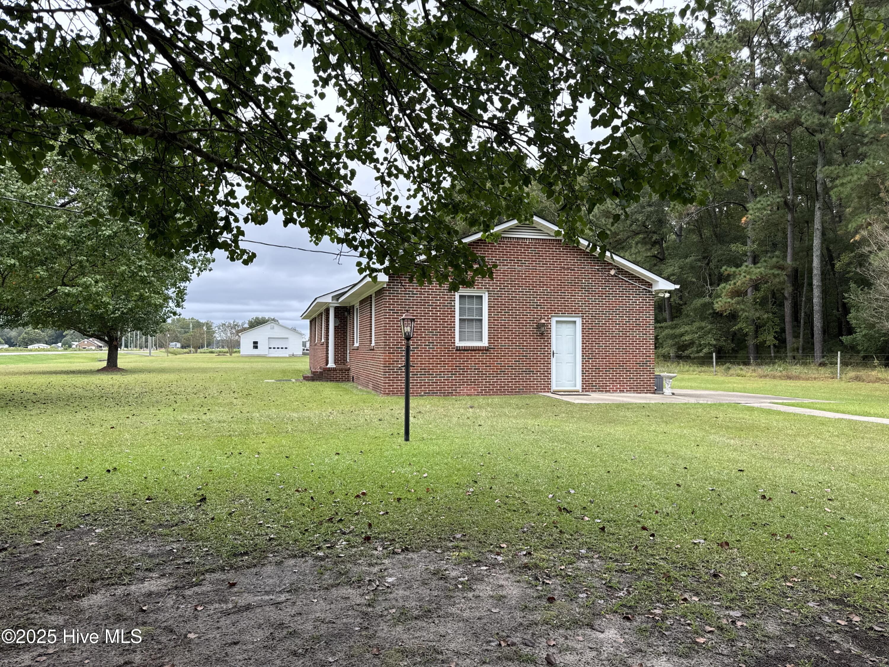707 Gliden Road Property Photo 2