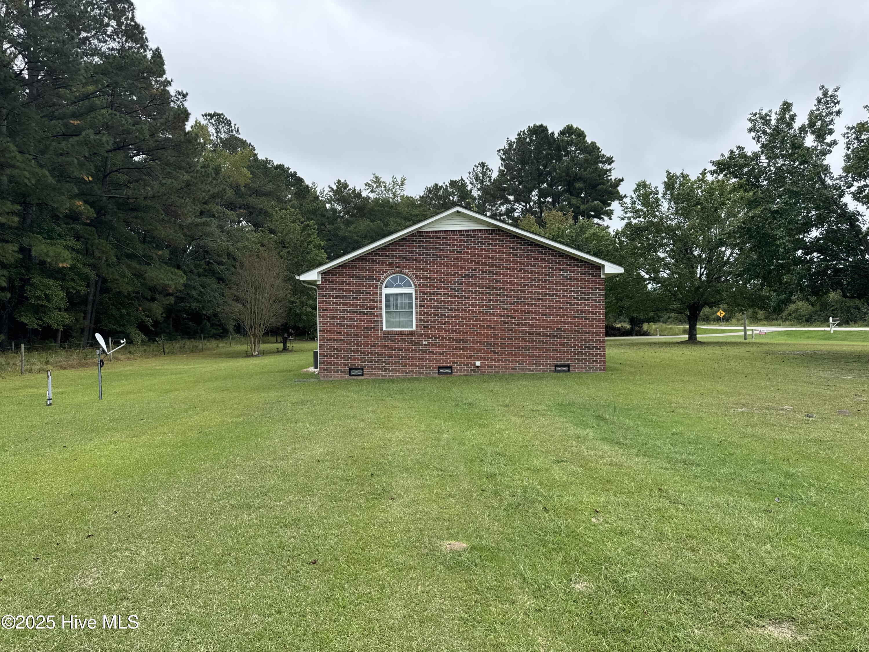 707 Gliden Road Property Photo 3