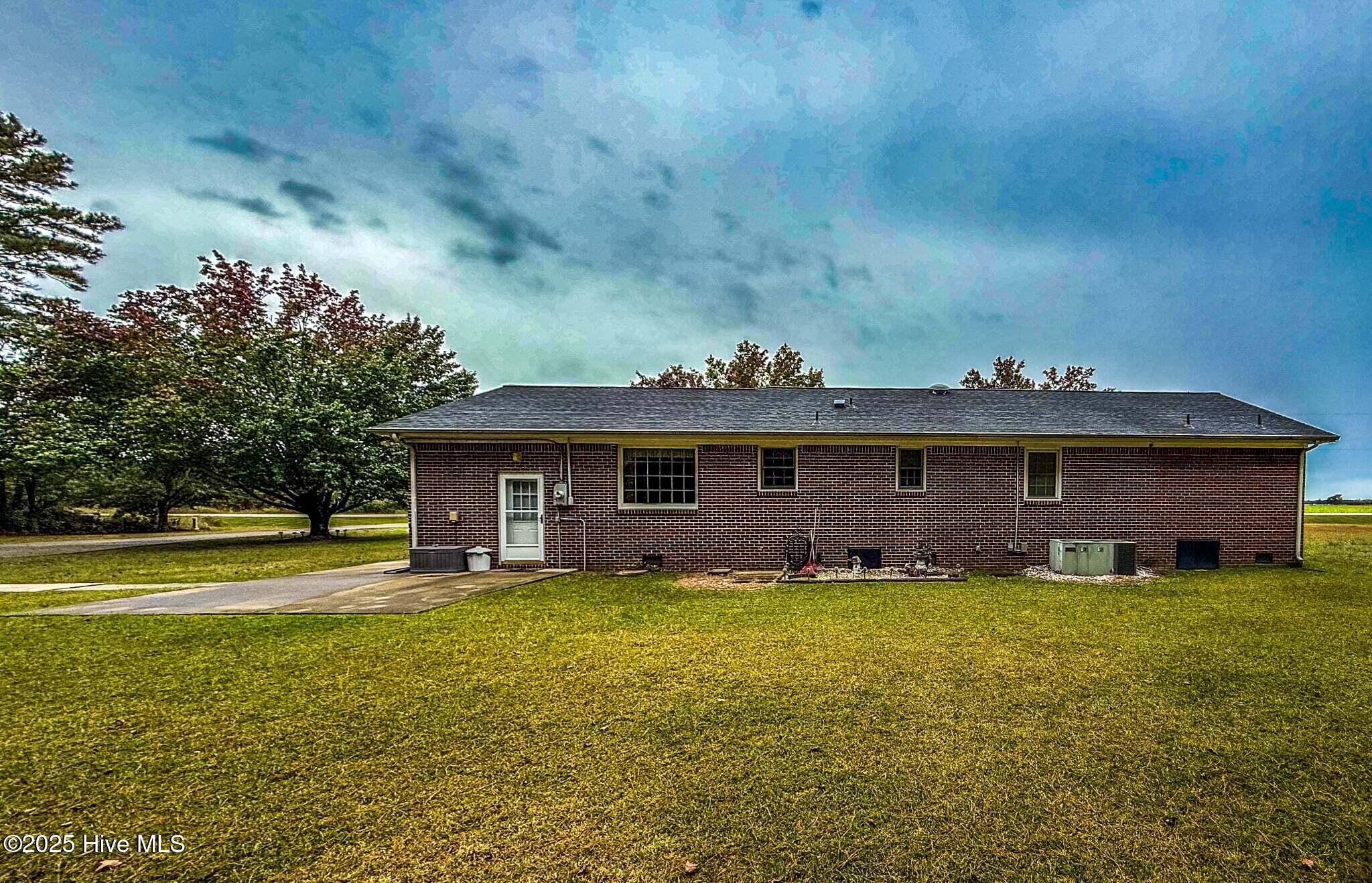 707 Gliden Road Property Photo 5