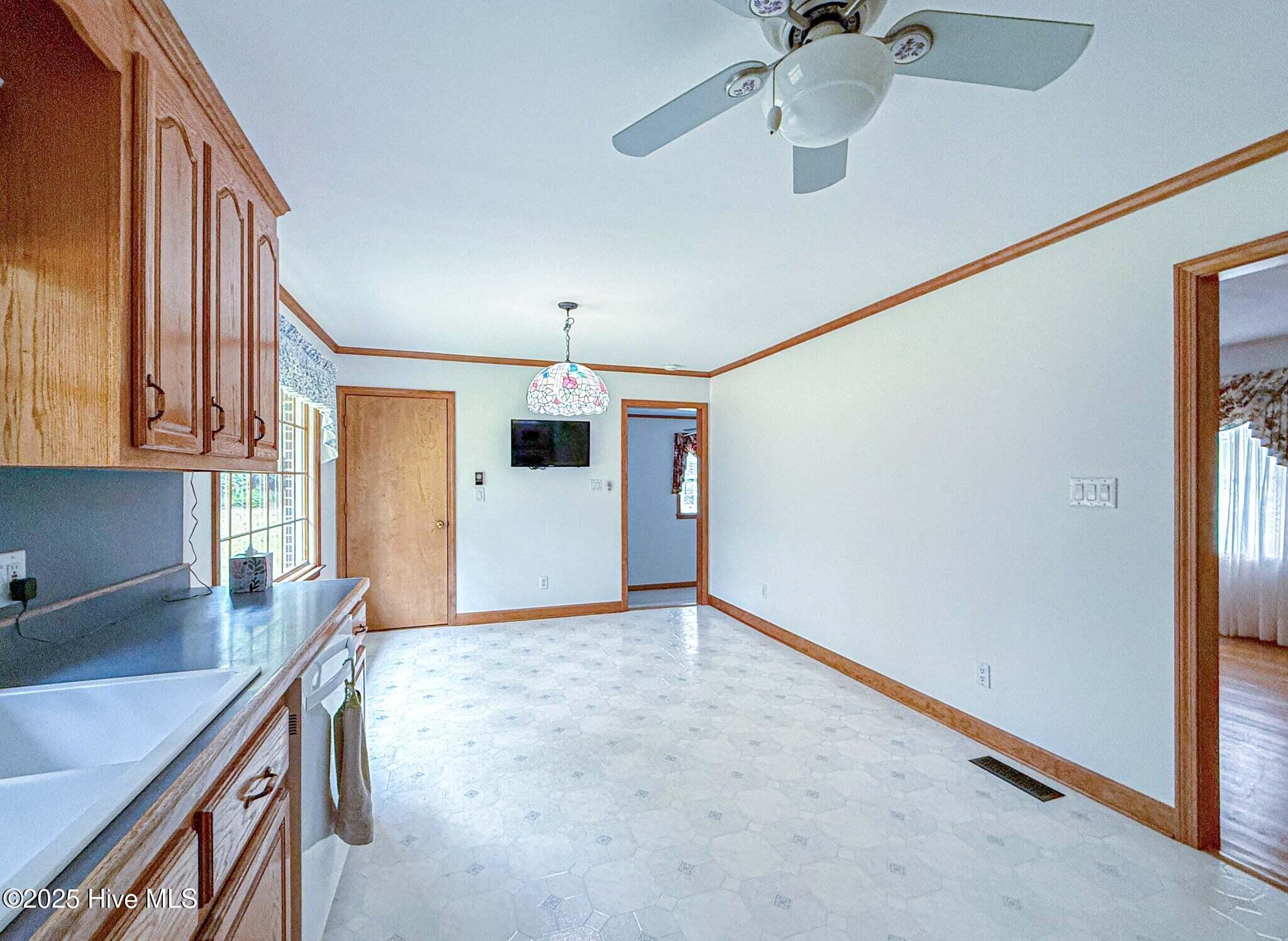 707 Gliden Road Property Photo 11