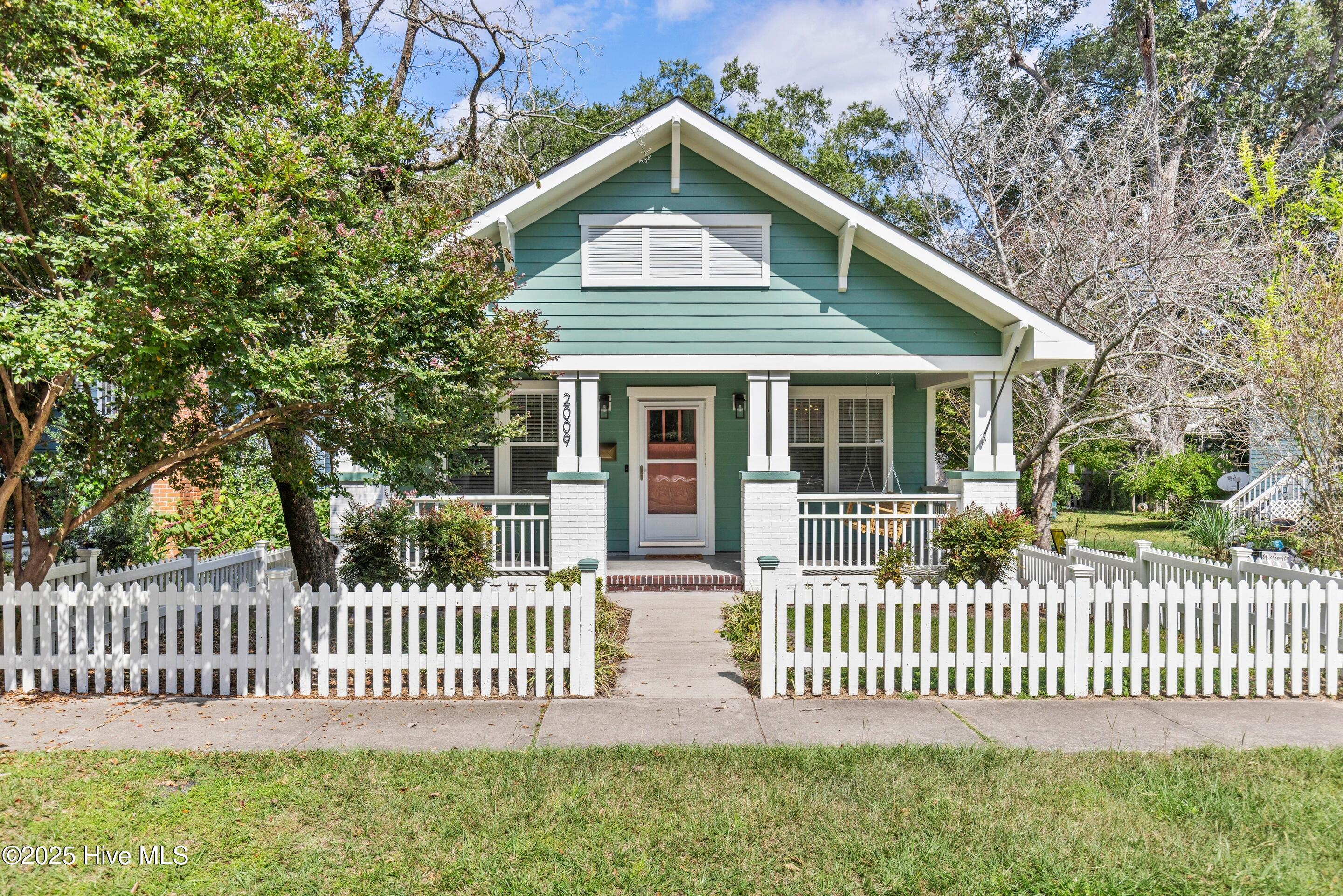 2009 Pender Avenue Property Photo 1