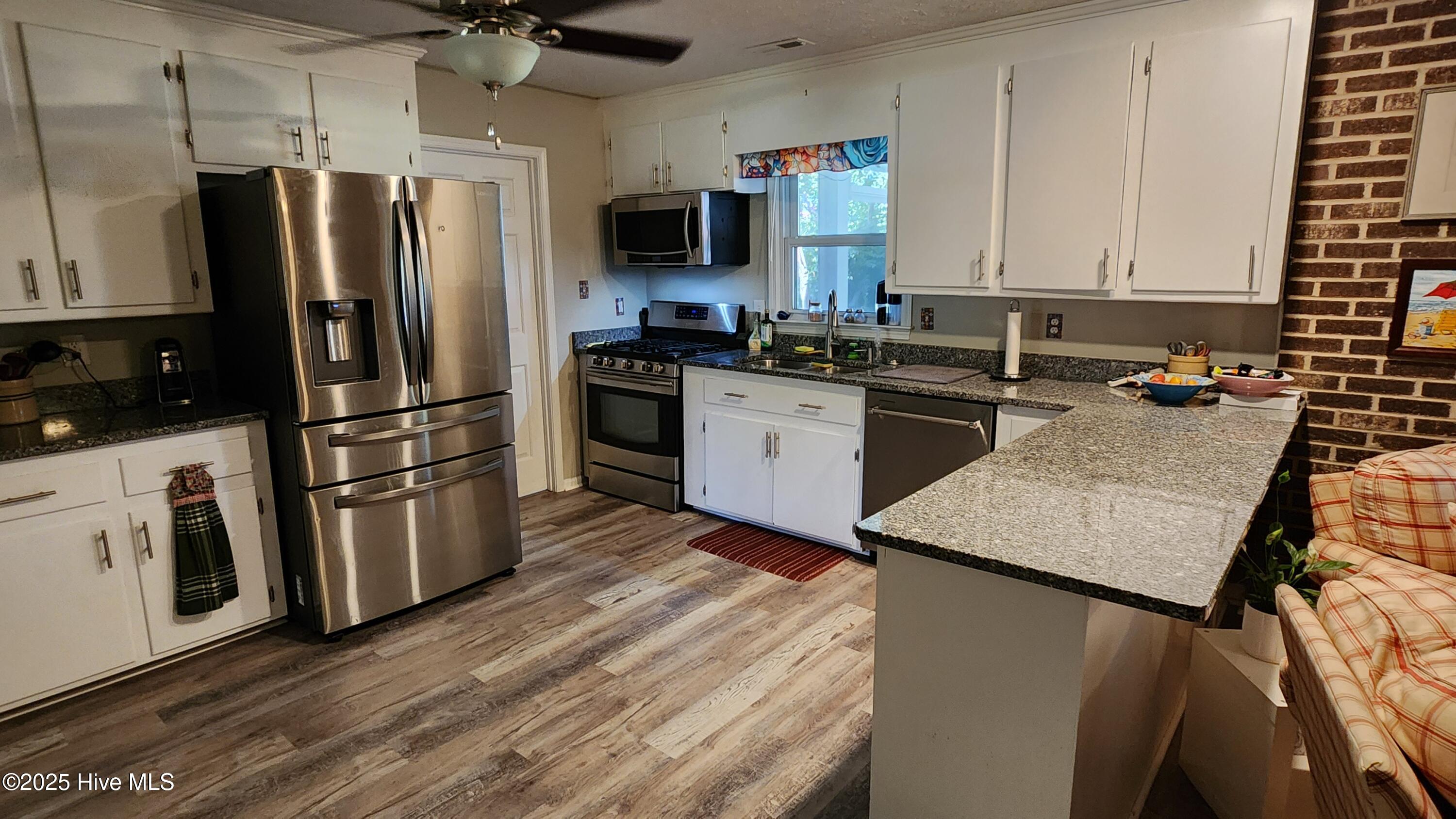 706 Hedrick Boulevard Property Photo 3