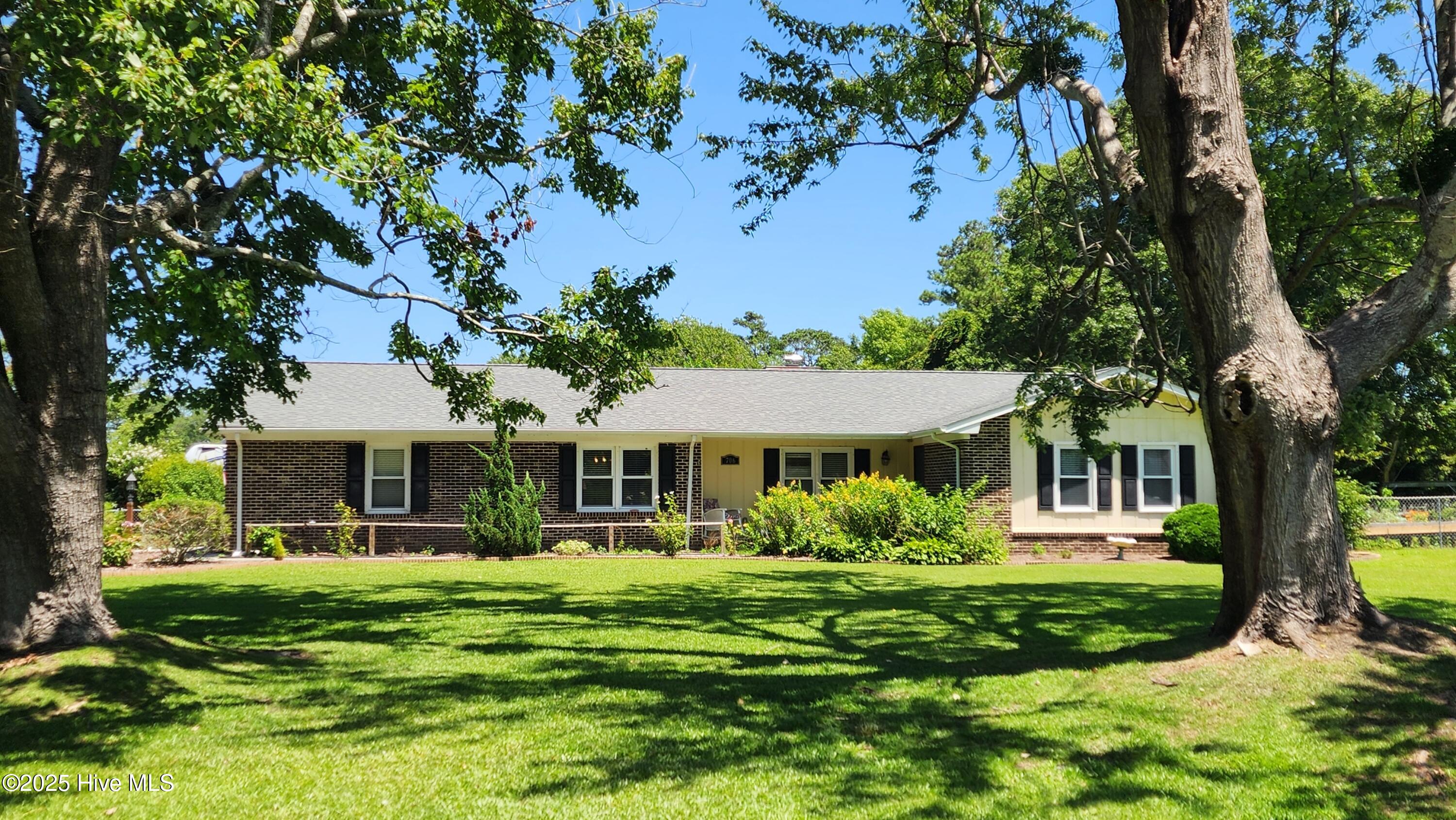 706 Hedrick Boulevard Property Photo 8