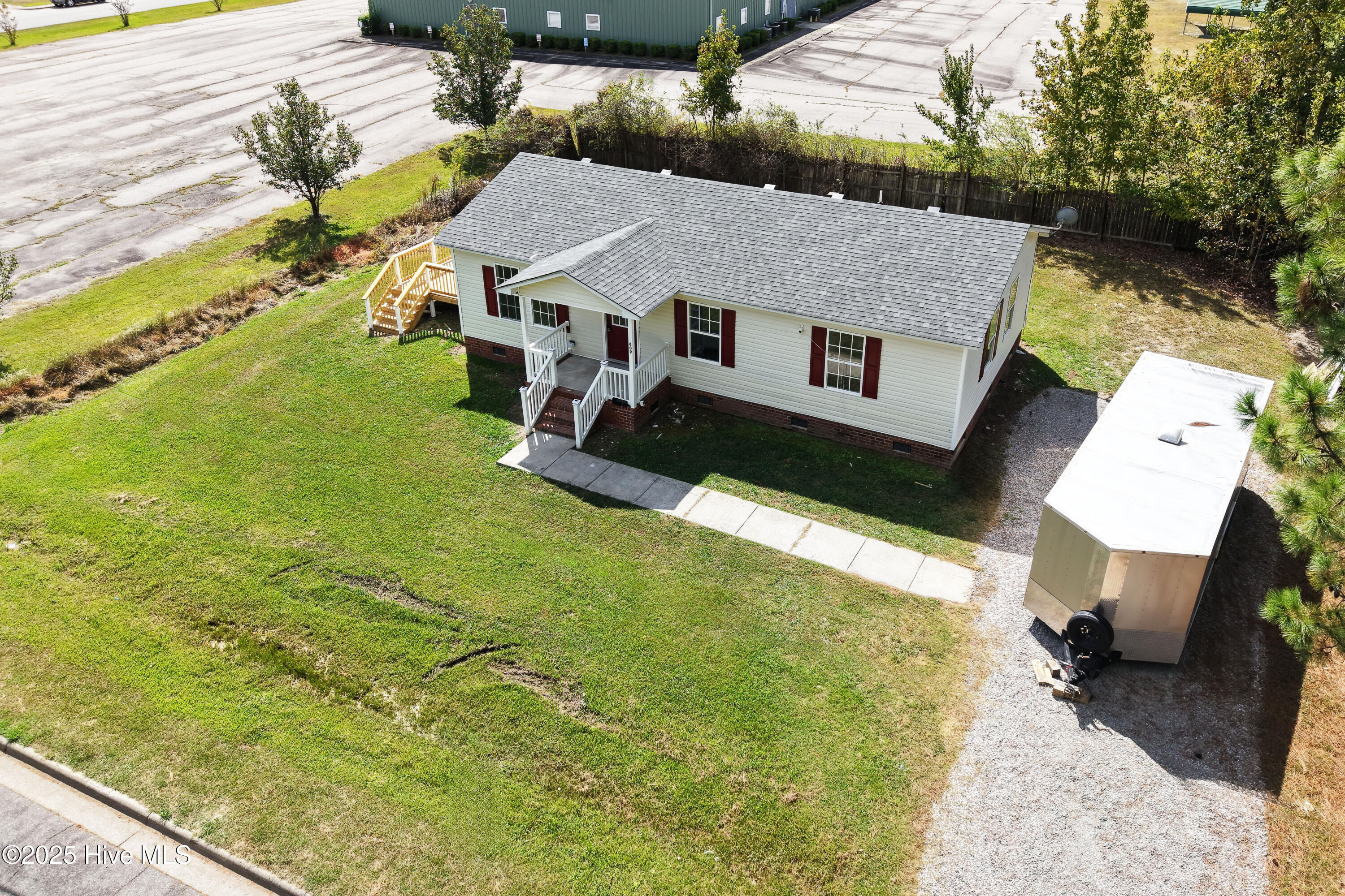 809 E First Street Property Photo 2