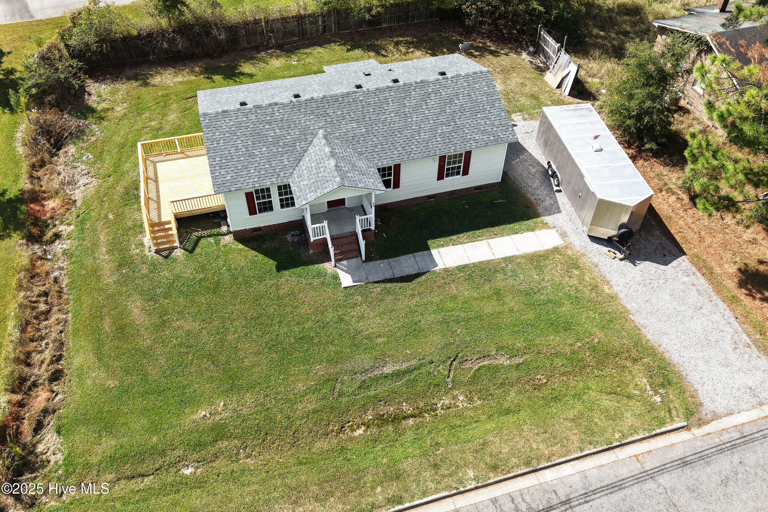 809 E First Street Property Photo 4