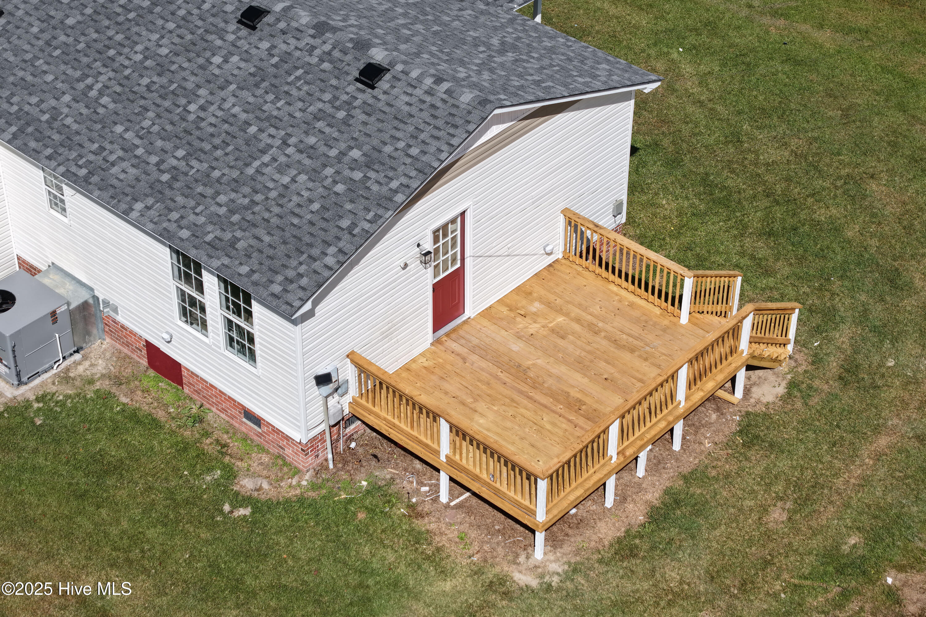 809 E First Street Property Photo 6