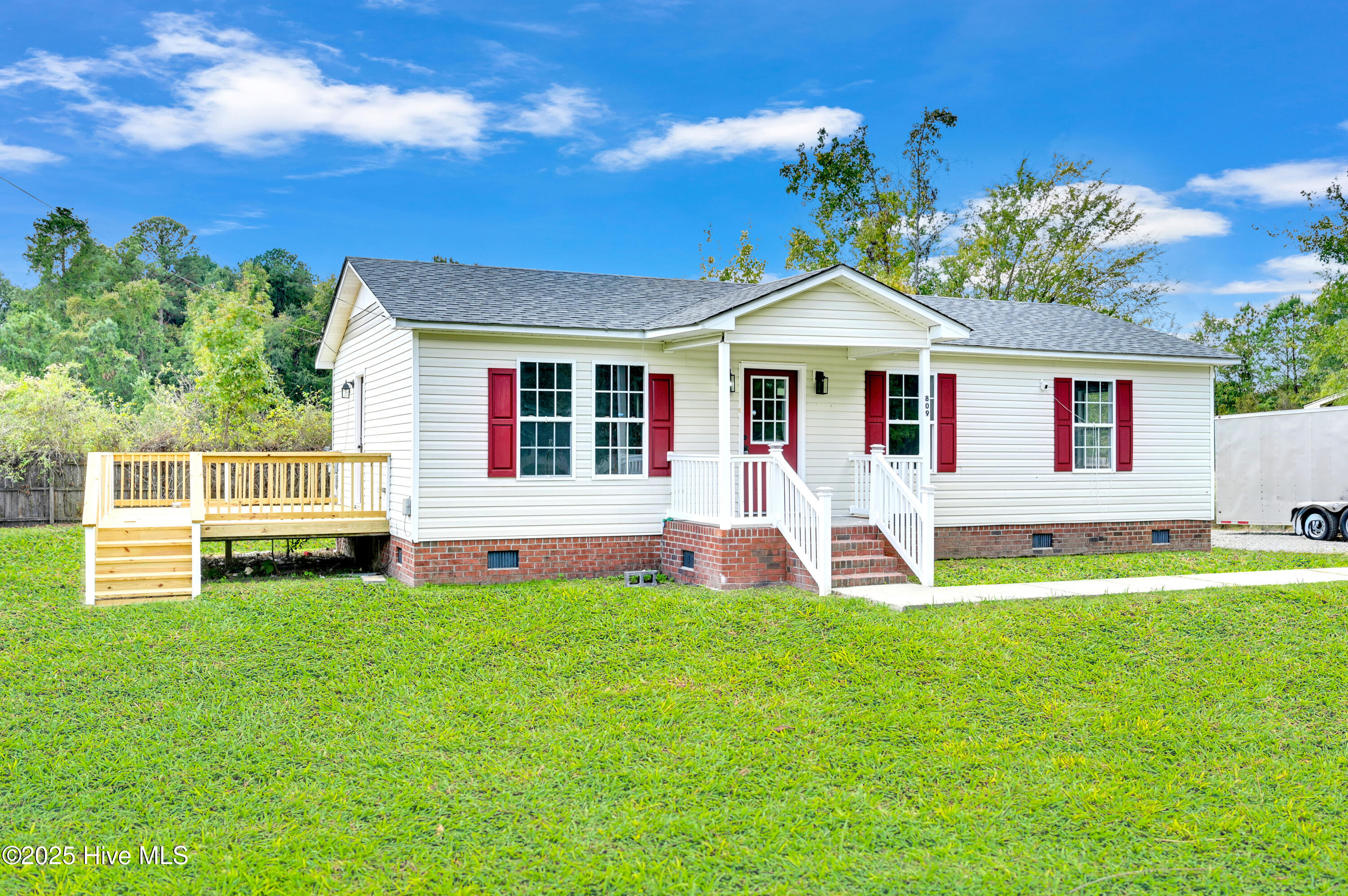 809 E First Street Property Photo 8