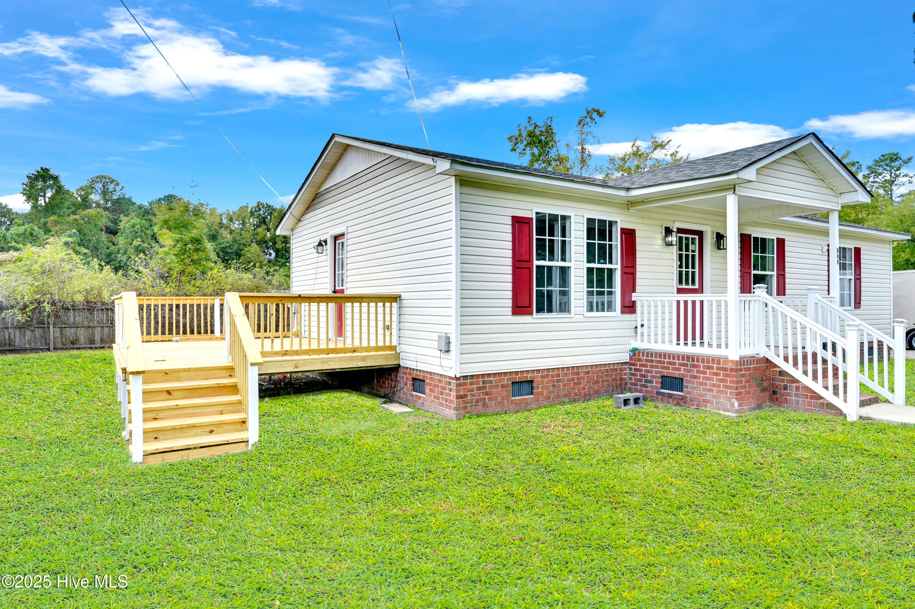 809 E First Street Property Photo 9