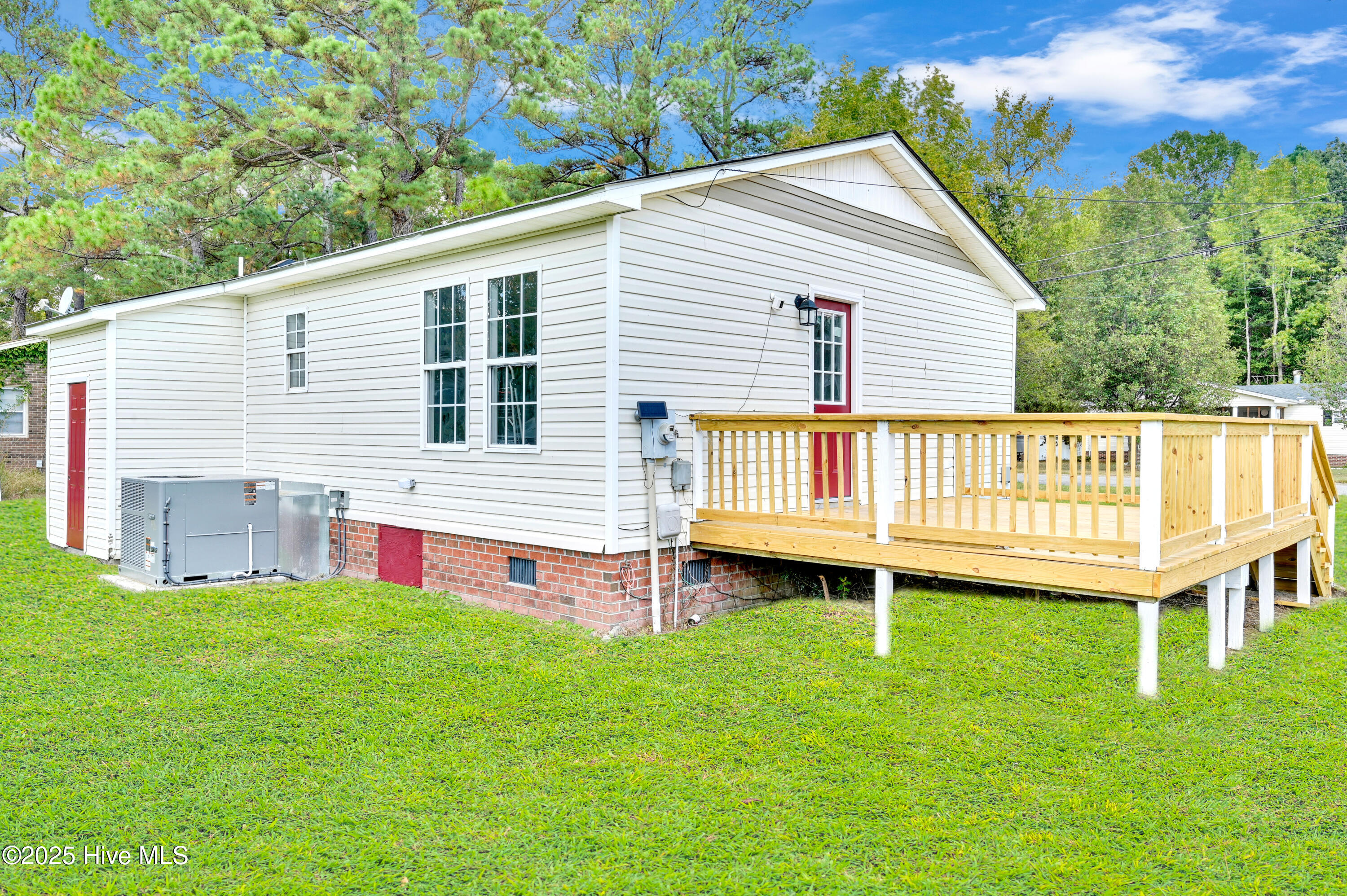 809 E First Street Property Photo 11