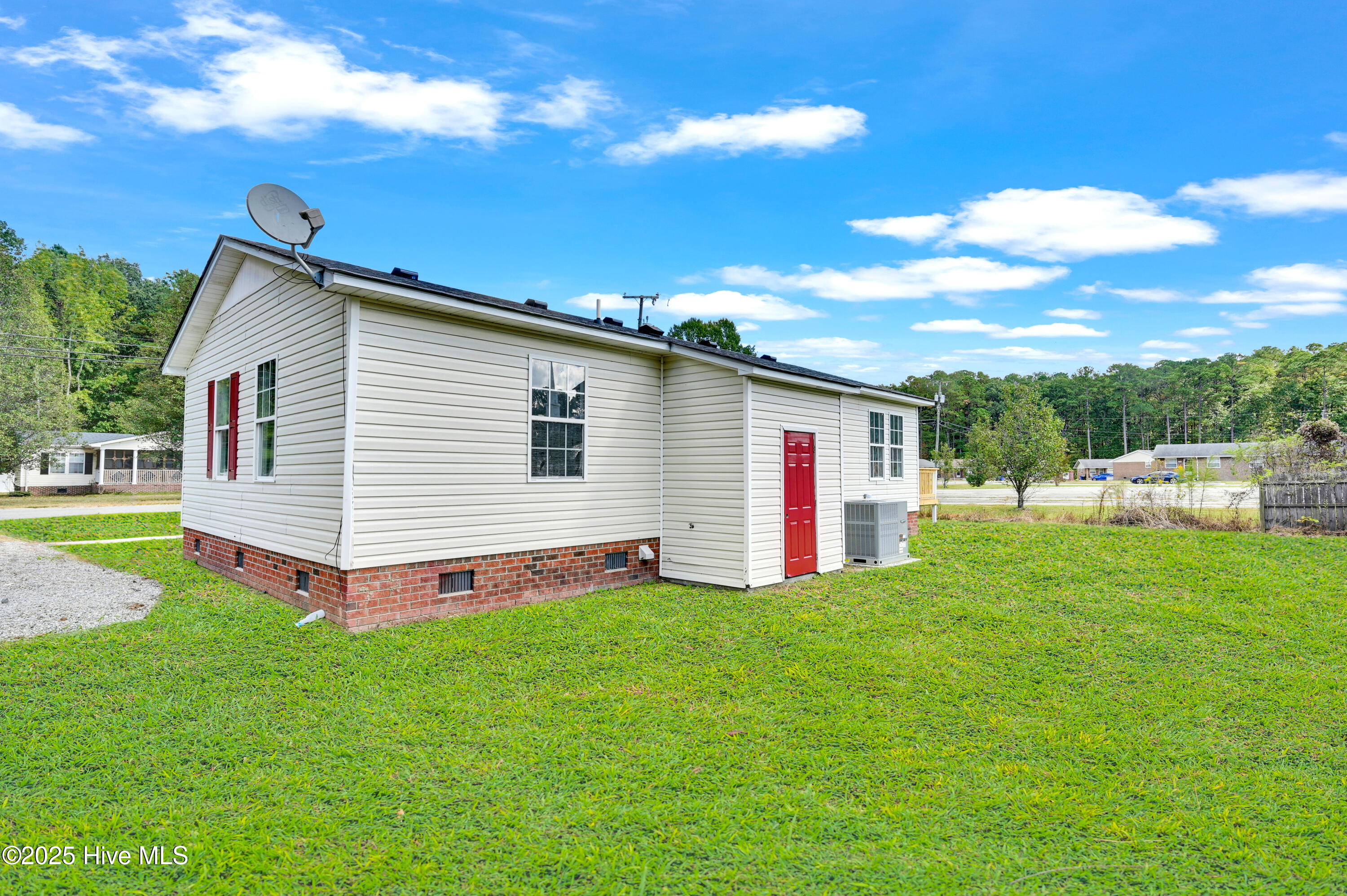 809 E First Street Property Photo 12