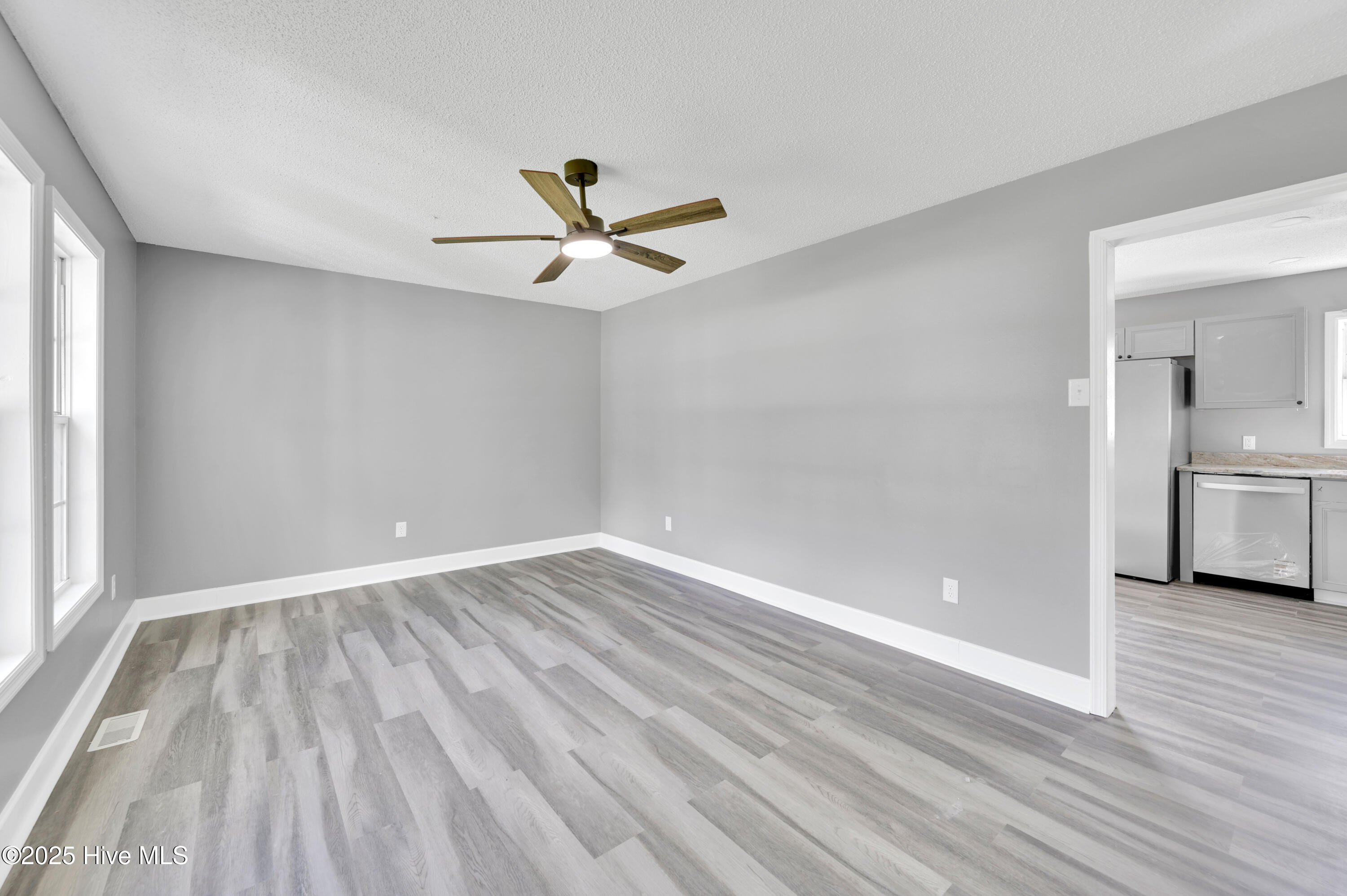 809 E First Street Property Photo 13