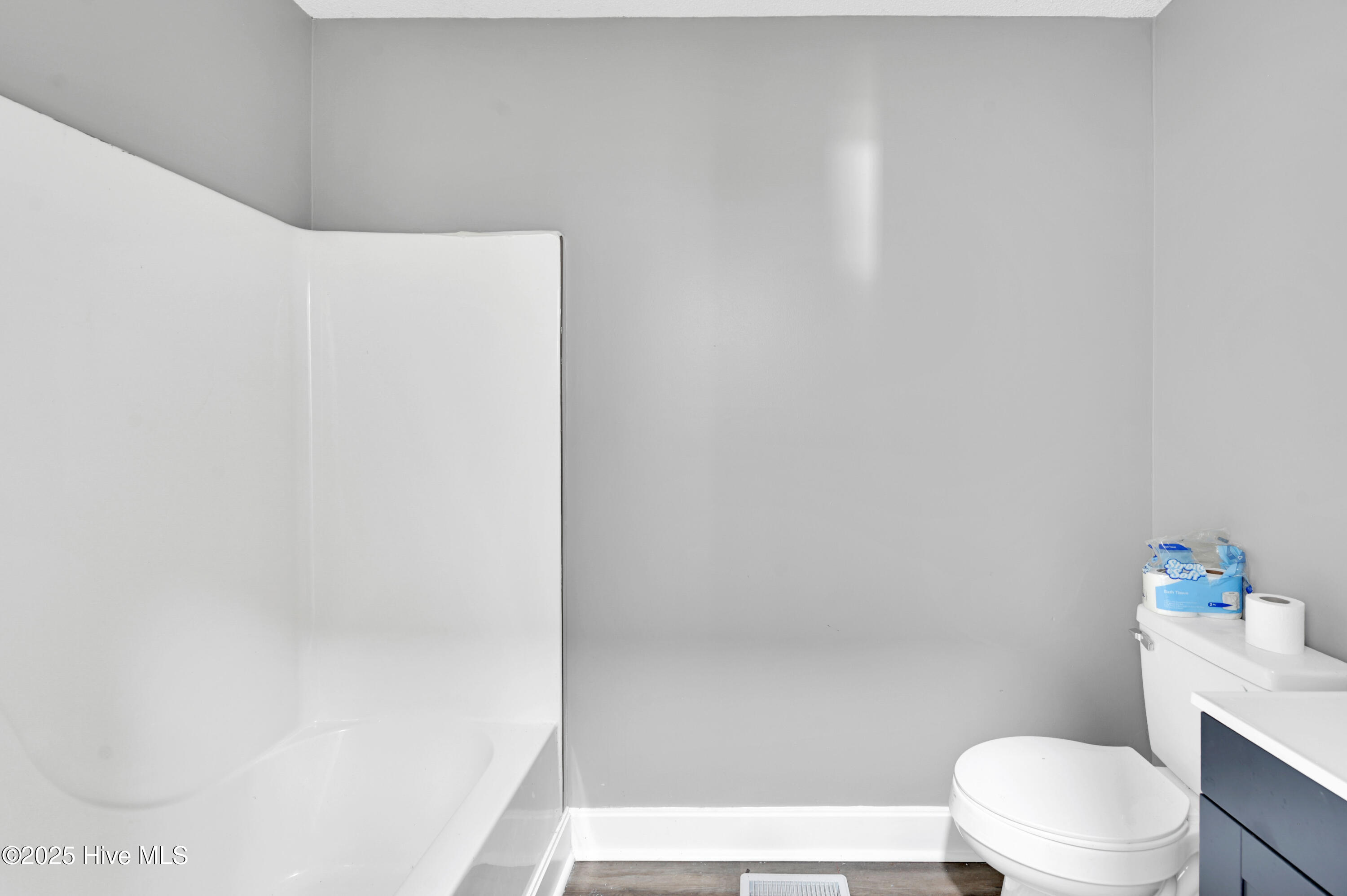 809 E First Street Property Photo 23