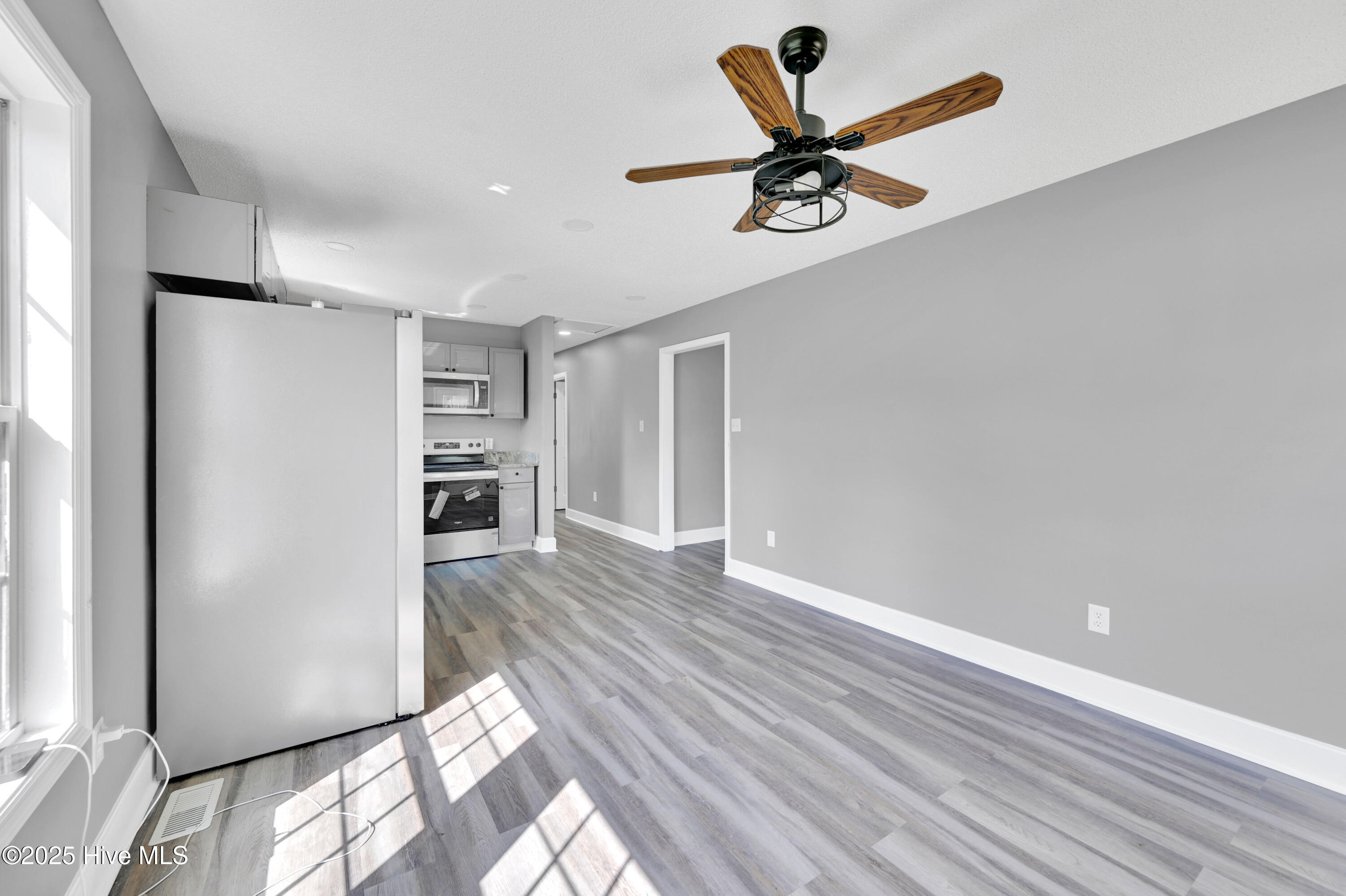 809 E First Street Property Photo 24