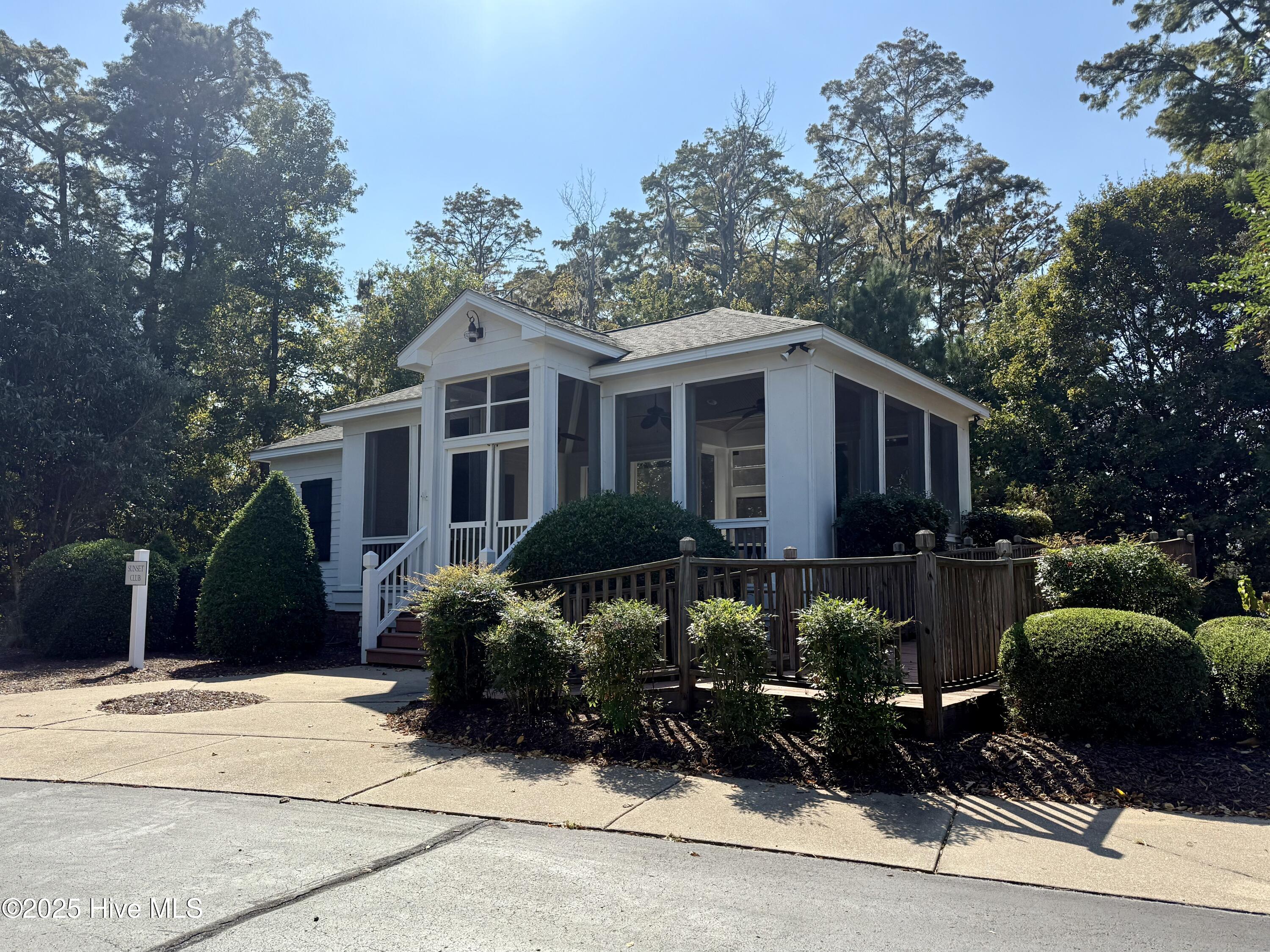 408 Plumtree Circle Property Photo 3