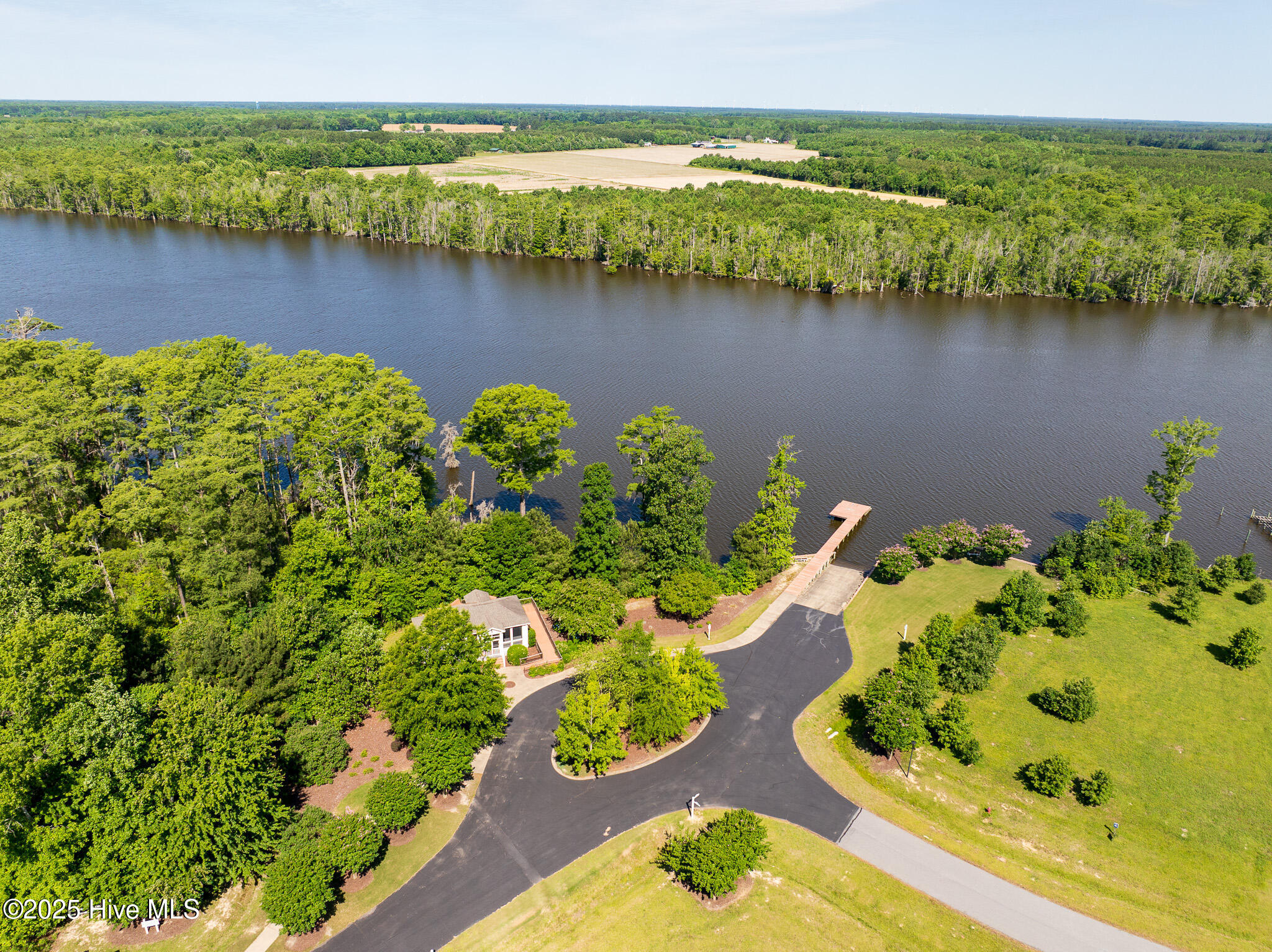 408 Plumtree Circle Property Photo 6