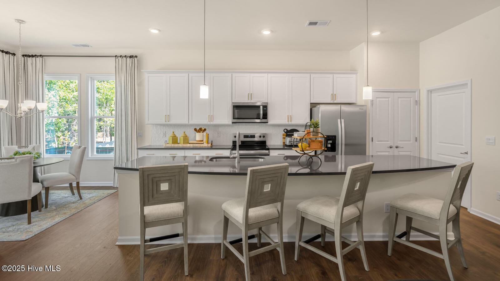 377 Alexis Loop Property Photo 1