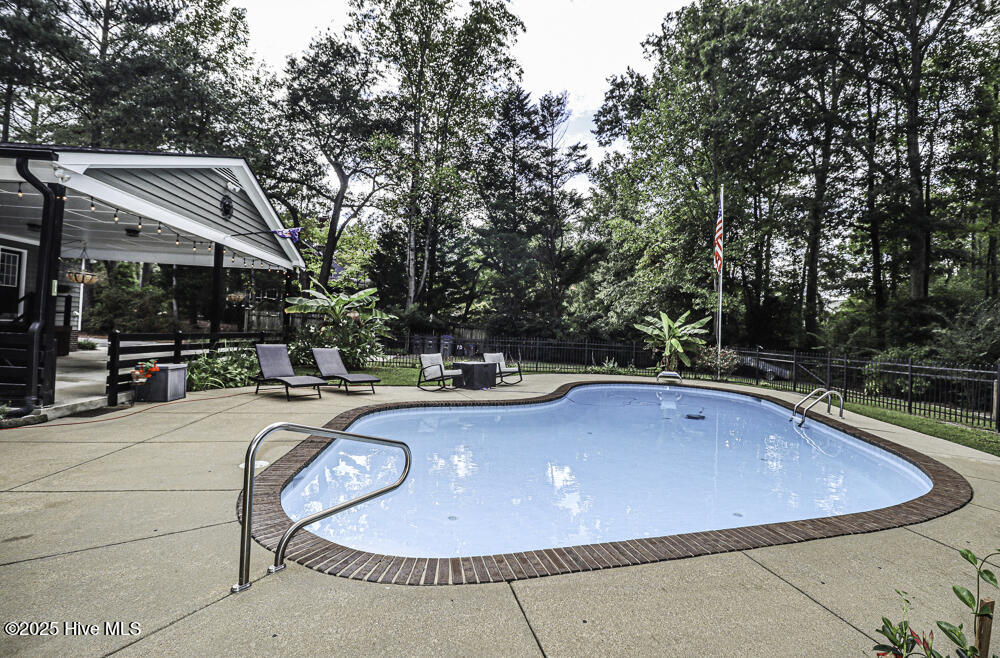 325 Old Coach Road Property Photo 8