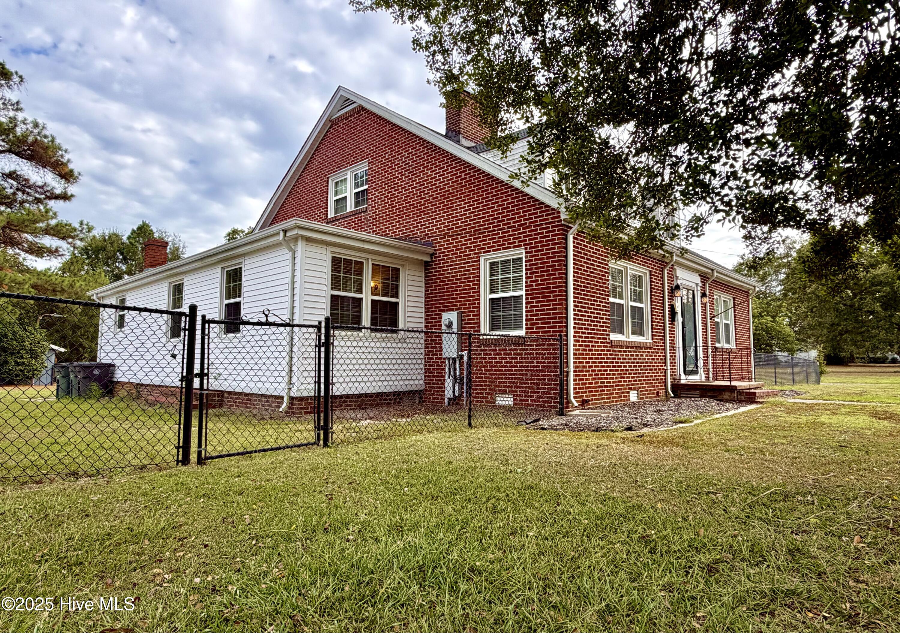 406 N Caswell Street Property Photo 4