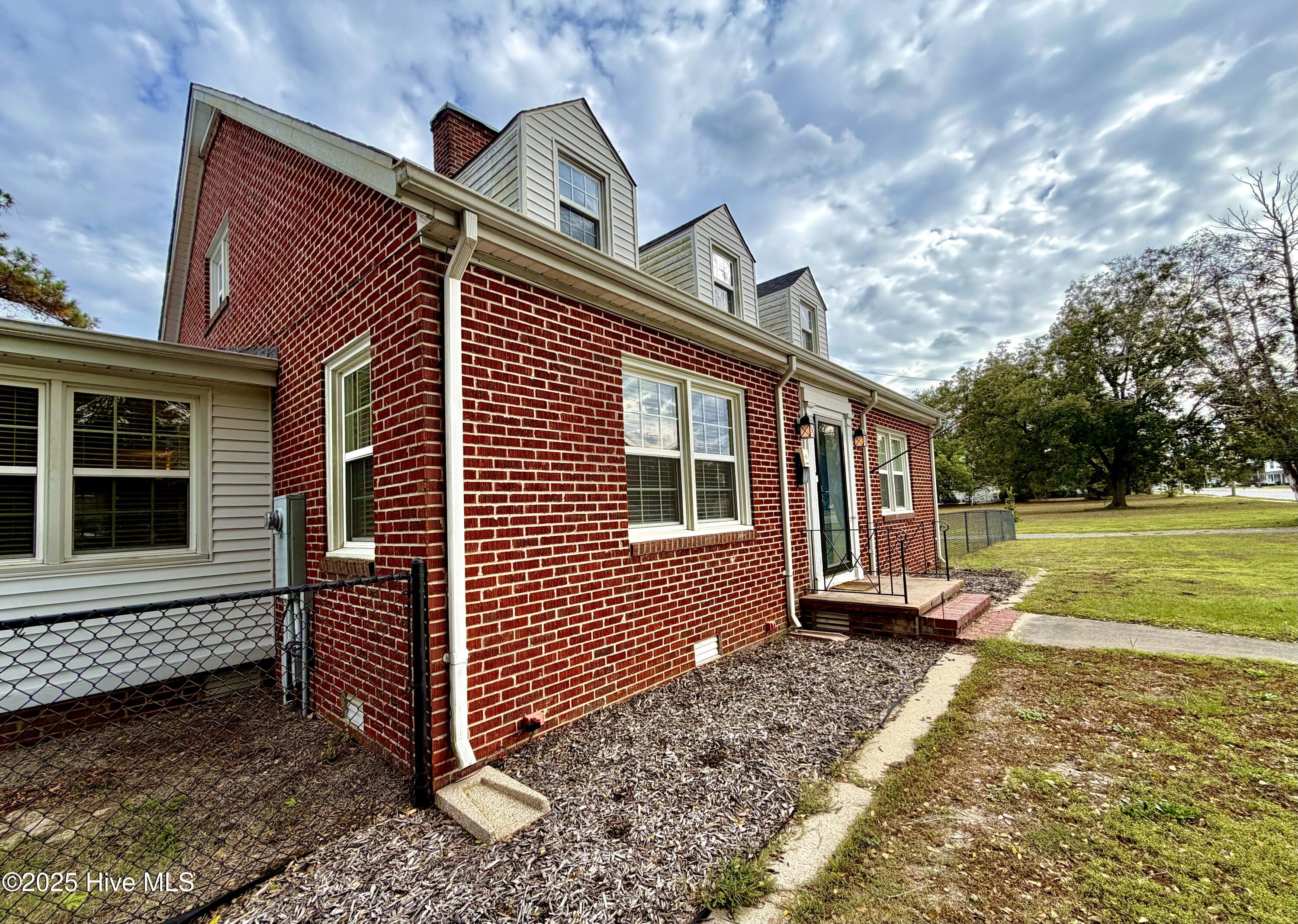 406 N Caswell Street Property Photo 6