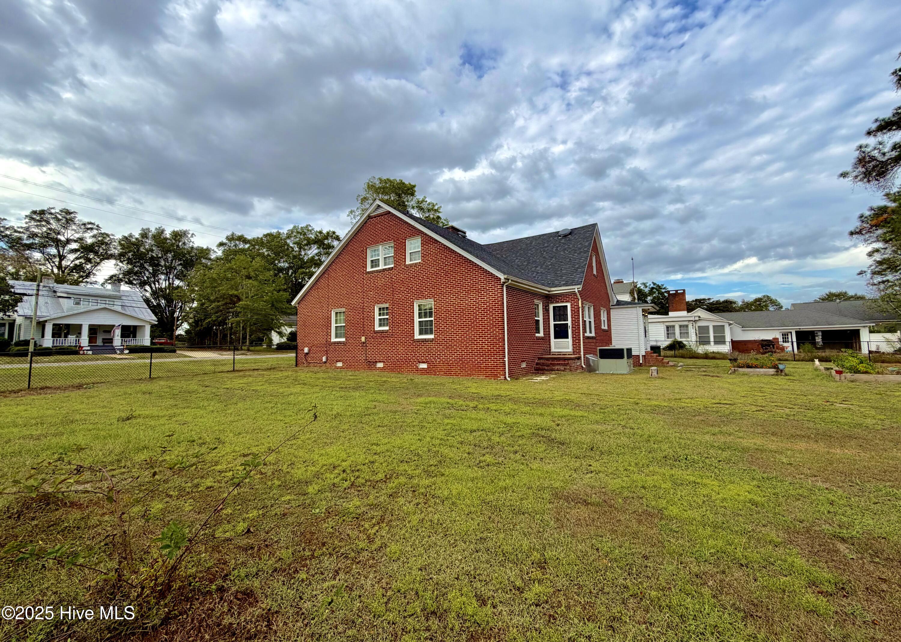 406 N Caswell Street Property Photo 8