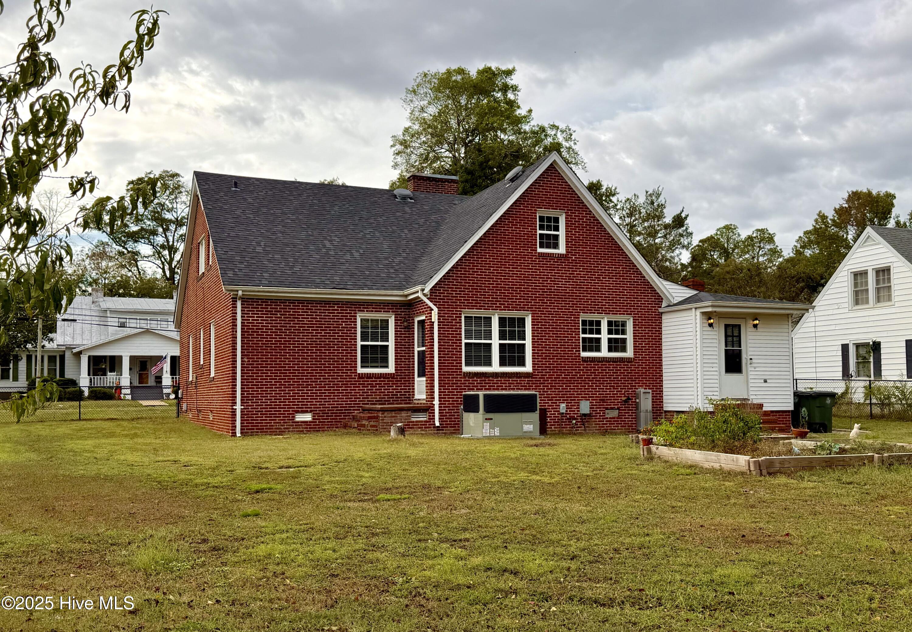 406 N Caswell Street Property Photo 10