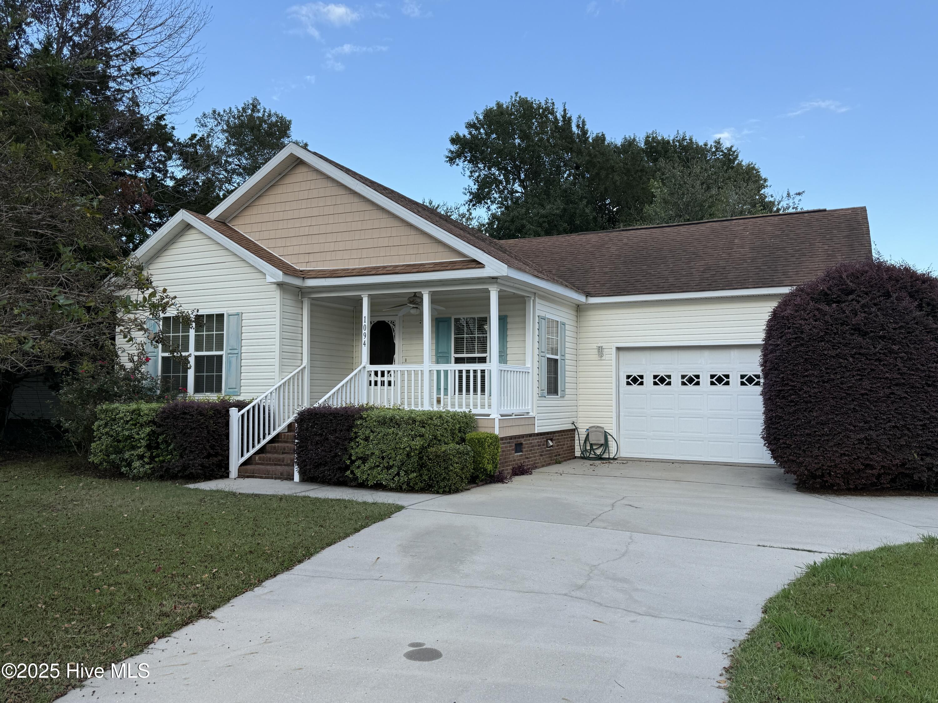 1094 Clubview Lane Property Photo 1